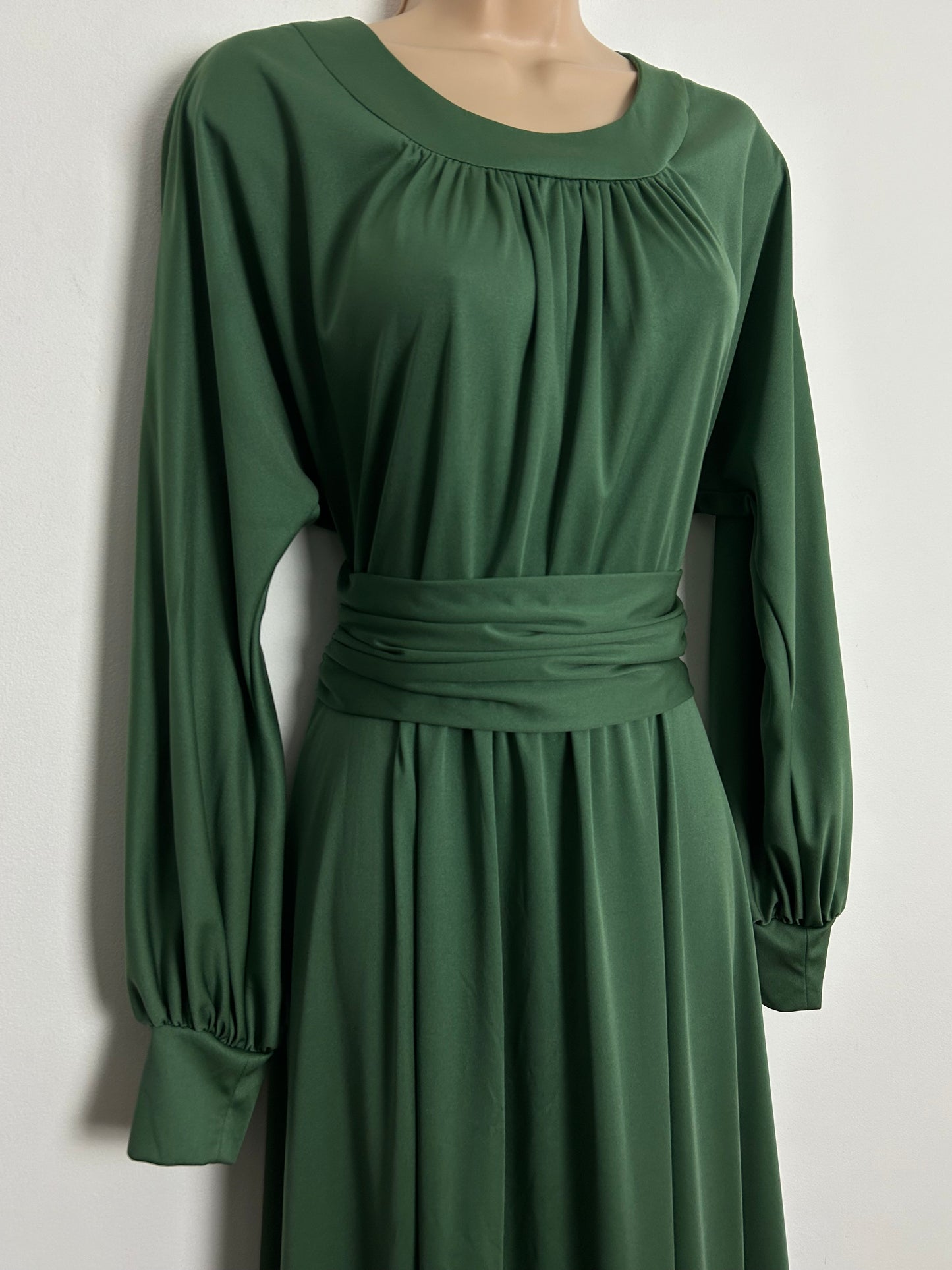 Vintage 1970s DEHA OF SWEDEN UK Size 8 Moss Green Long Dolman Sleeve Cummerbund Waist Detail Maxi Dress