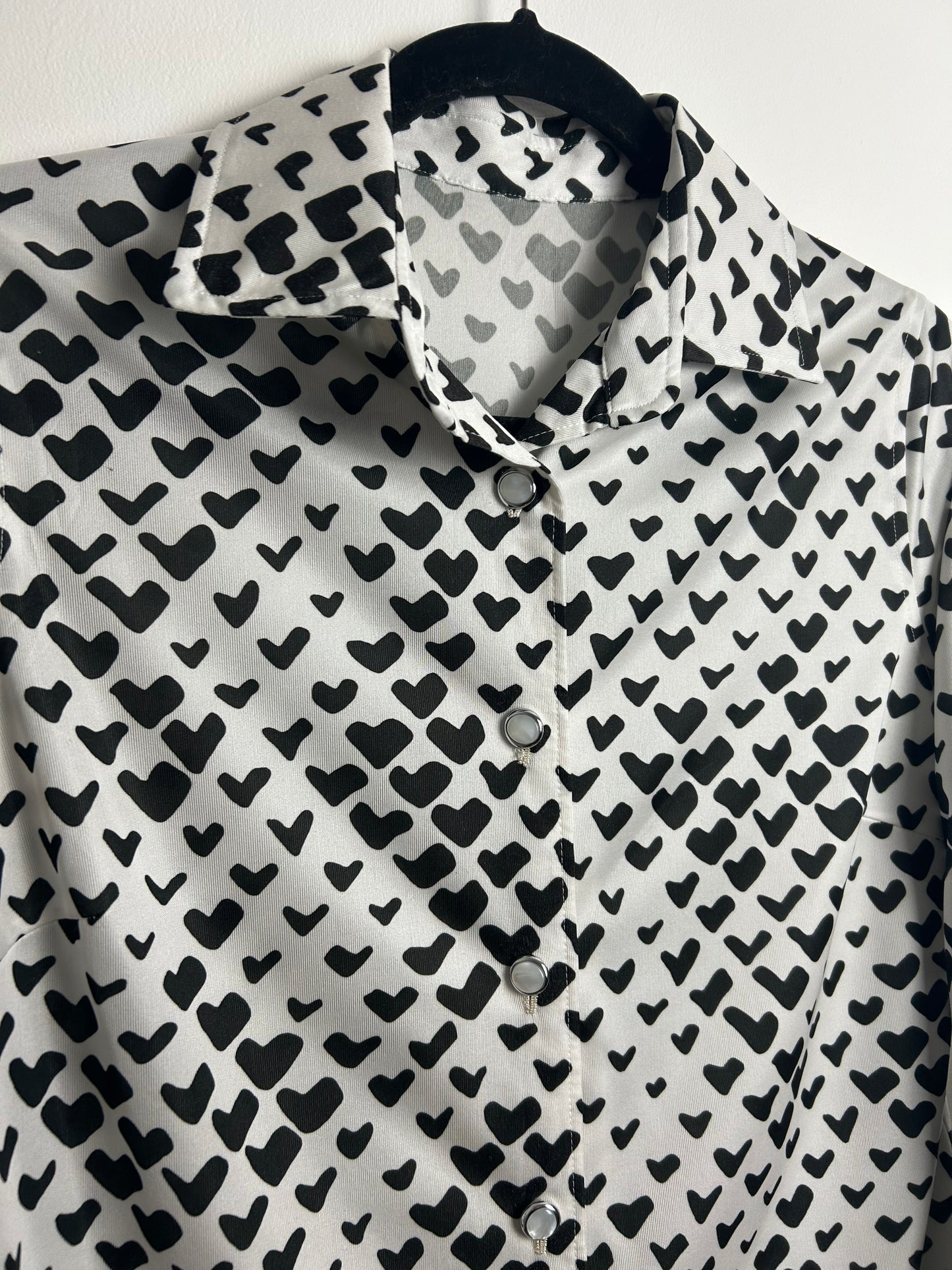 Vintage 1970s Size 12 White & Abstract Heart Print Long Sleeve Shirt