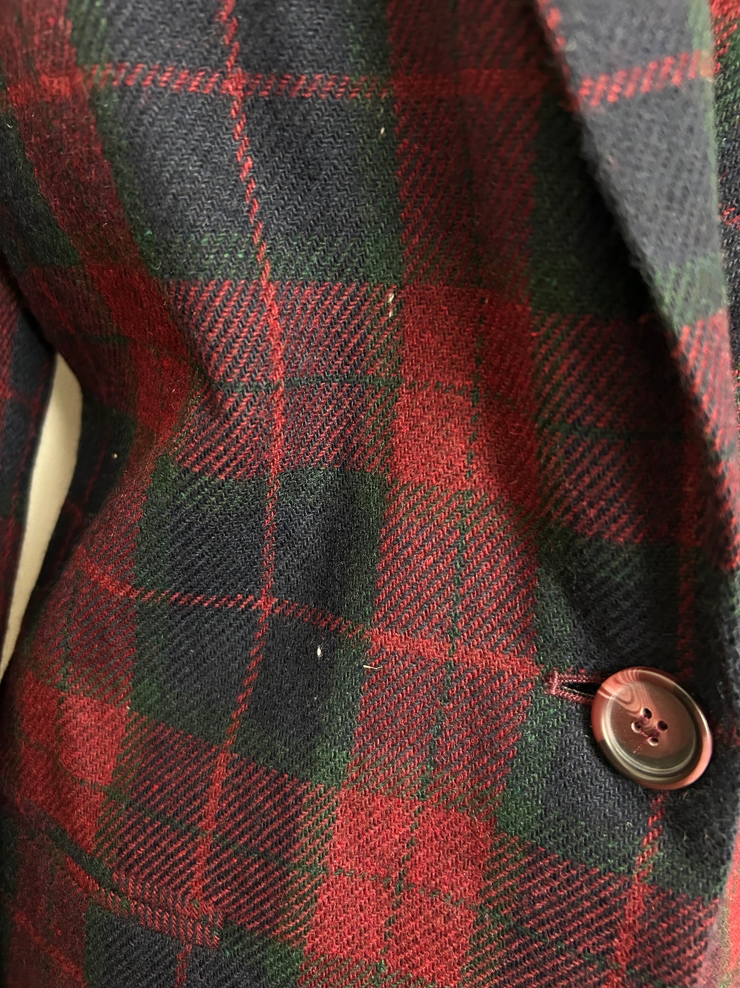 Vintage 1980s SAG HARBOR Size 12-14 Dark Red & Dark Green Check Plaid Wool Mix Velvet Collar Blazer