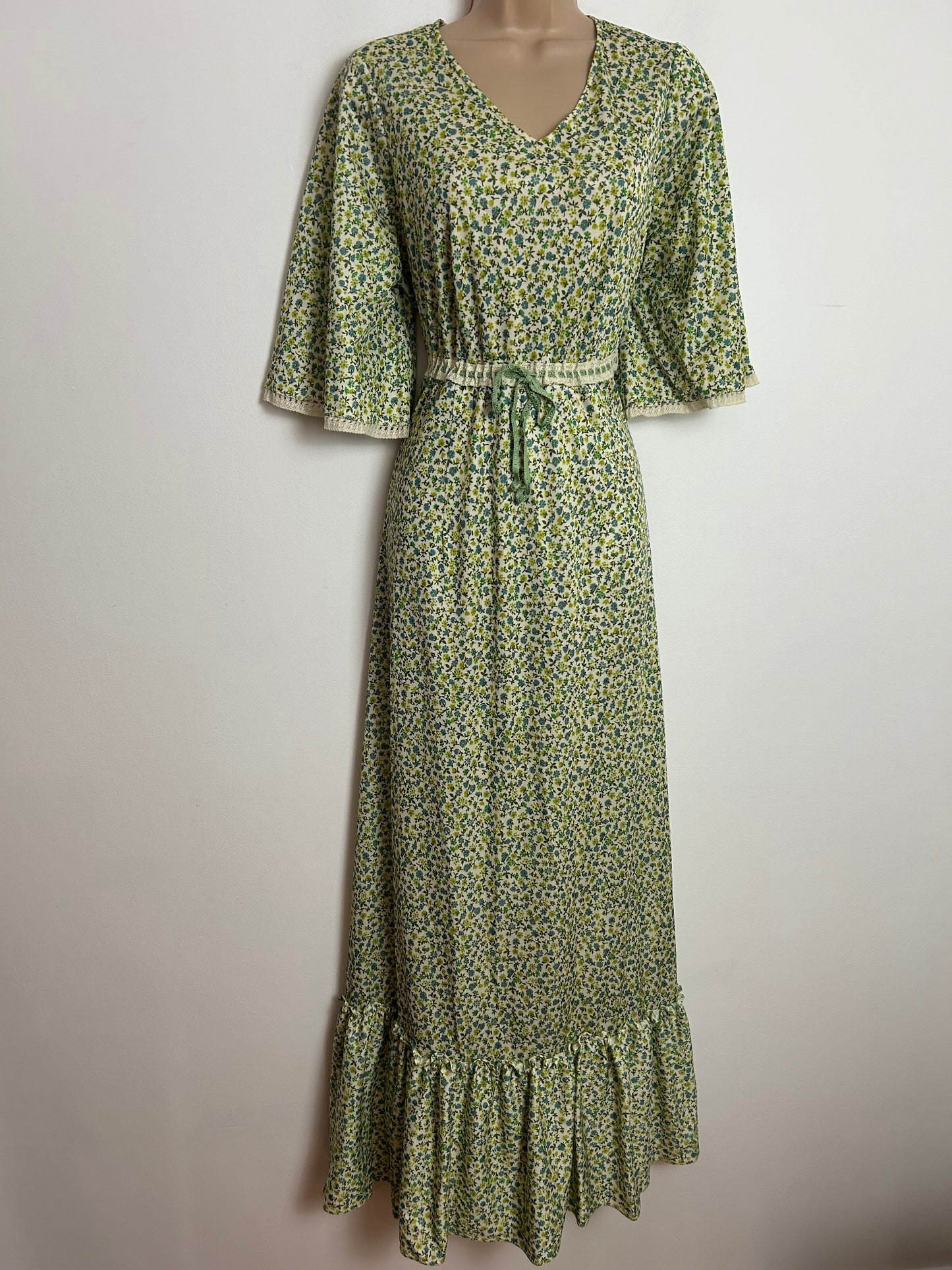 Vintage 1970s Size 14 Green Tones Ditsy Floral Print Lace Trim Shirt Flared Sleeve Boho Maxi Dress