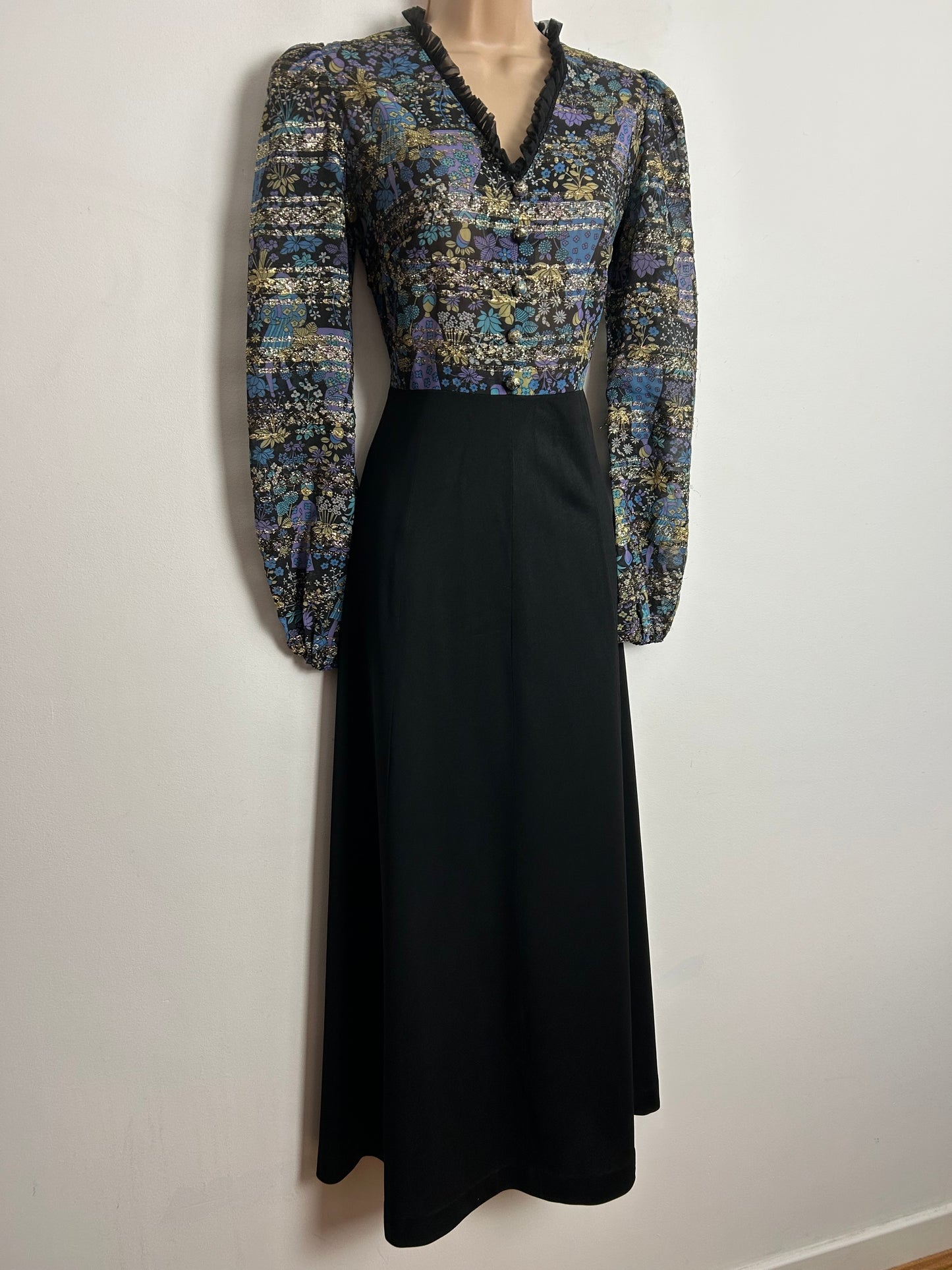 Vintage 1970s DL BARRON UK Size 8 Black Blue Purple & Gold Lurex Courtier Novelty Print Evening Maxi Dress