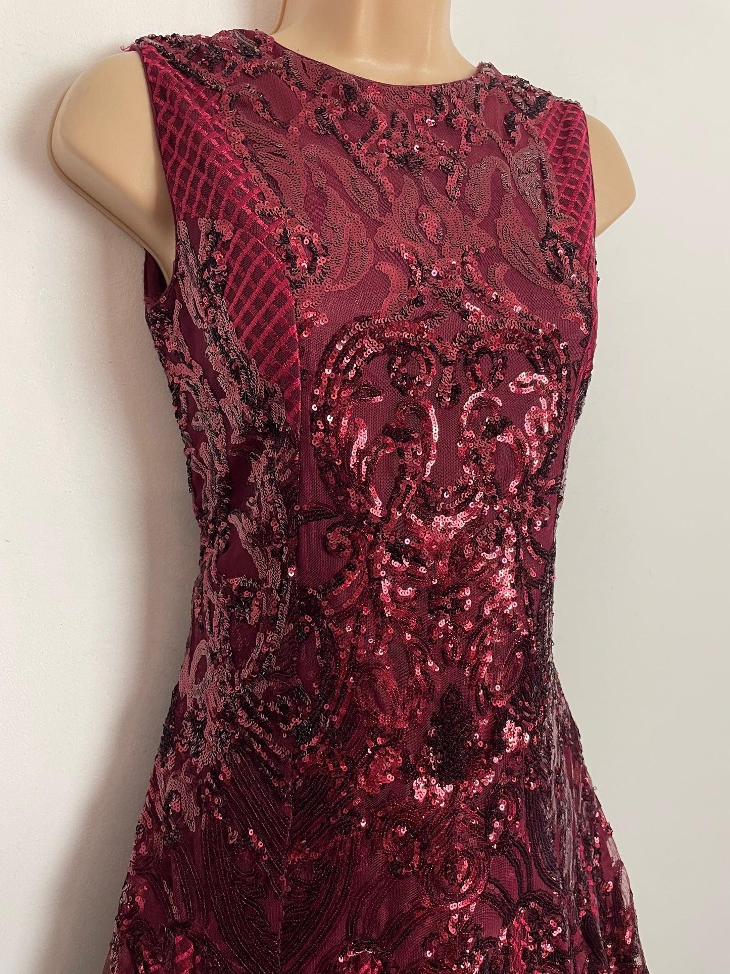 Modern UK Size 8 Beautiful Dark Red Sequin Embellished Xmas Party Occasion Evening Dress