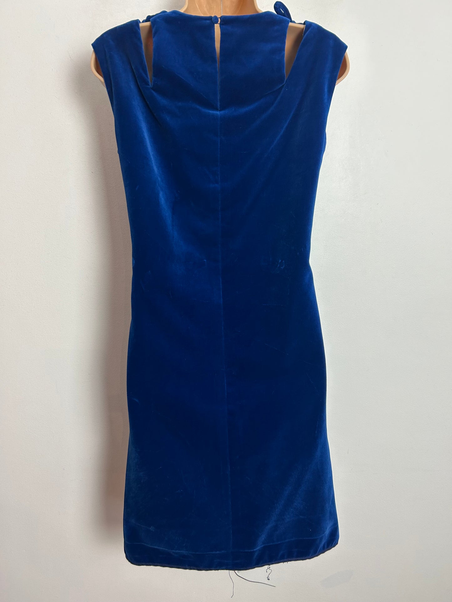 Vintage 1960s UK Size 8-10 Blue Velvet Sleeveless Cut Out Shoulder & Bow Detail Shift Mod Dress