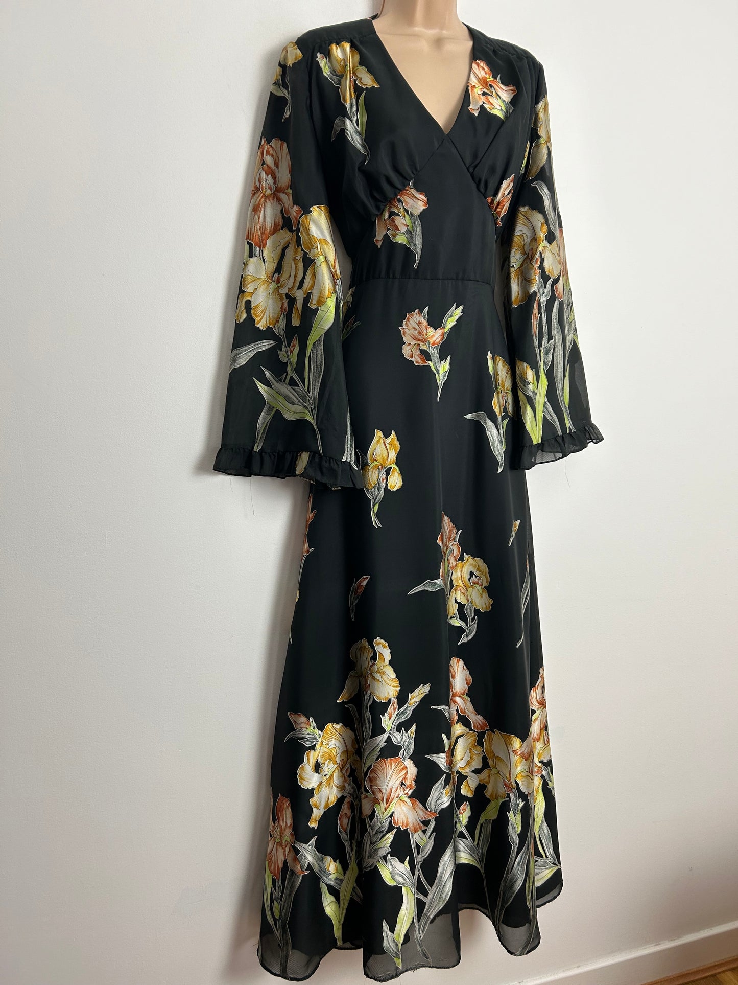 Vintage 1970s VERA MONT PARIS UK Size 10-12 Black Iris Print Long Flared Sleeve Tie Back Boho Maxi Dress