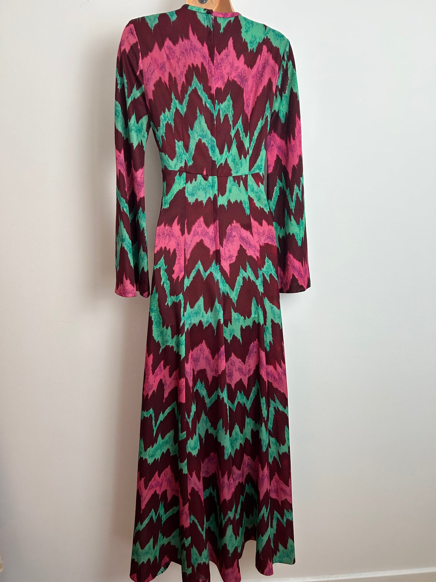 Vintage 1970s PENELOPE PICKWICK Size 10 Maroon Dark Pink & Green Zig zag Stripe Print Long Sleeve Maxi Dress