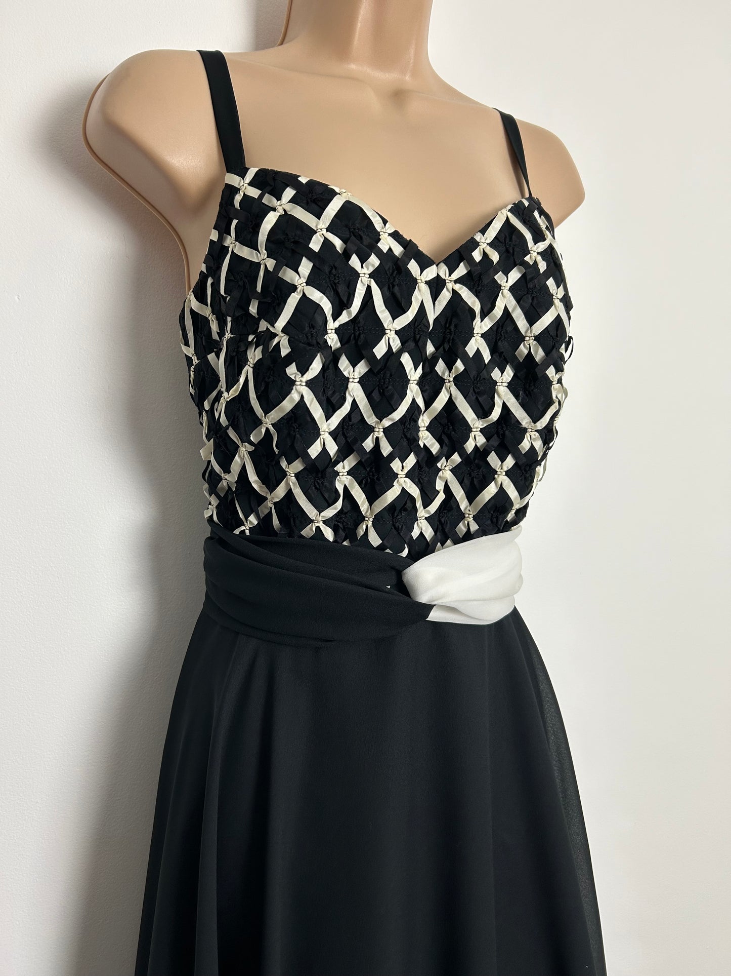 Vintage Early 1980s Size 10-12 Black & White Ribbon Lattice Detail Occasion Evening Gown