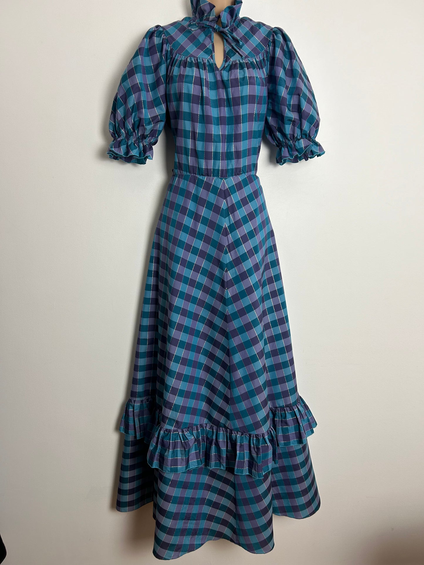 Vintage Late 1970s UK Size 10 Blue Purple & Gold Check Pattern Ruffle Collar Tie Neck Short Sleeve Prairie Maxi Dress