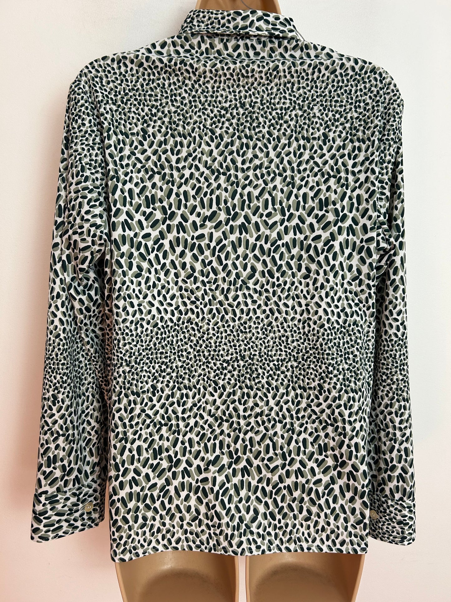 Vintage 1970s CHARLES GUITARO UK Size 14 Green & White Abstract Print Long Sleeve Shirt