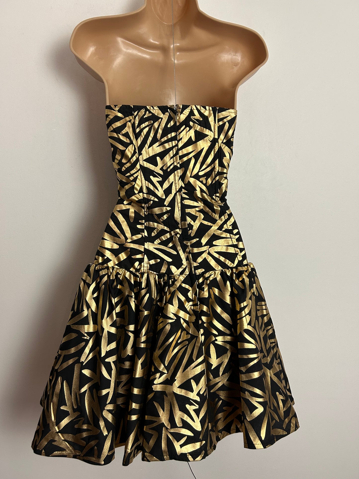 Vintage 1980s UK Size 8 Black & Metallic Gold Abstract Print Strapless Boned Mini Party Prom Dress