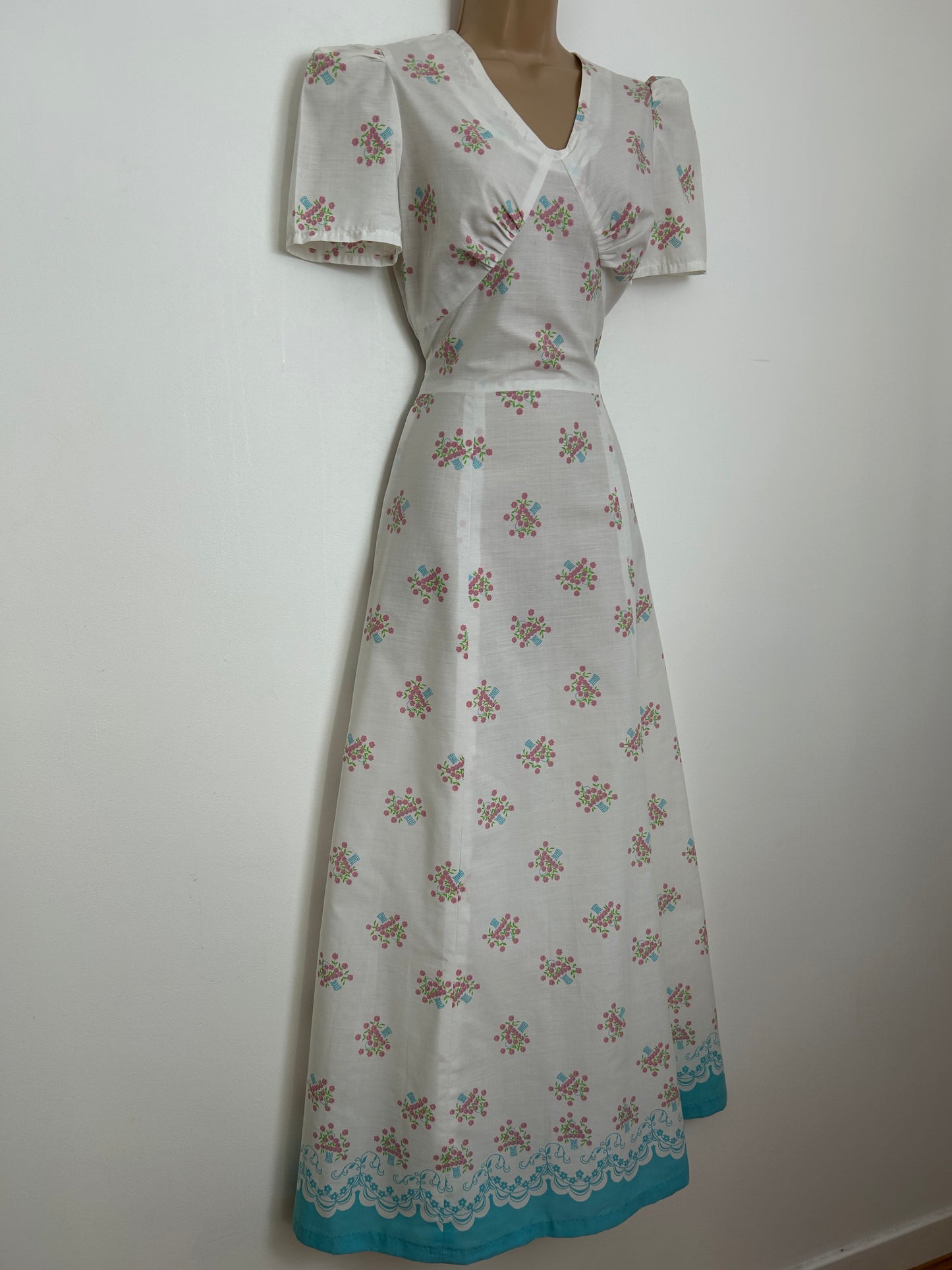 Vintage 1970s Size 10 Pretty White Pink & Blue Basket Of Flowers Print Cotton Mix Summer Maxi Dress
