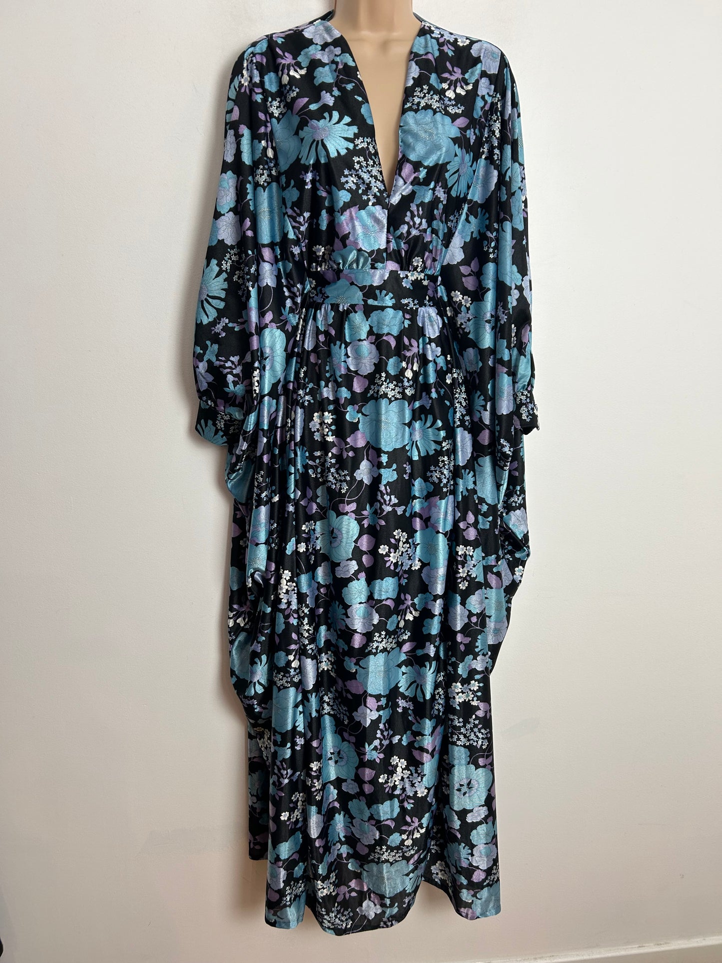 Vintage 1970s RICHARD SHOPS One Size Up To Size 18/20 Black Blue & Grey Floral Print Wide Sleeve Kaftan Maxi Dress (Size 10-14 With Concealed Waist Strap Fastened)