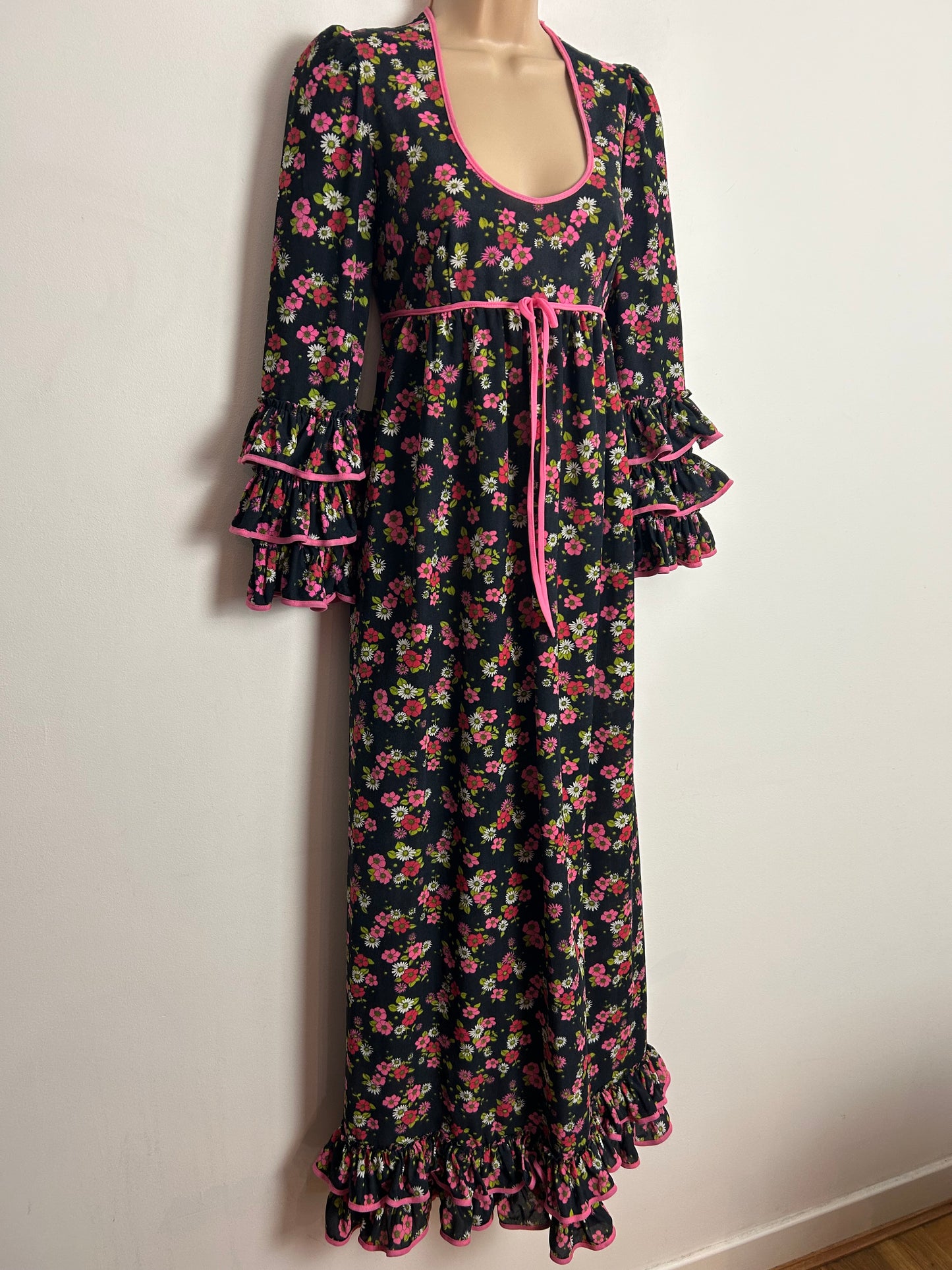 Vintage 1970s UK Size 10 Black & Pink Floral Print Long Sleeve Boho Maxi Dress