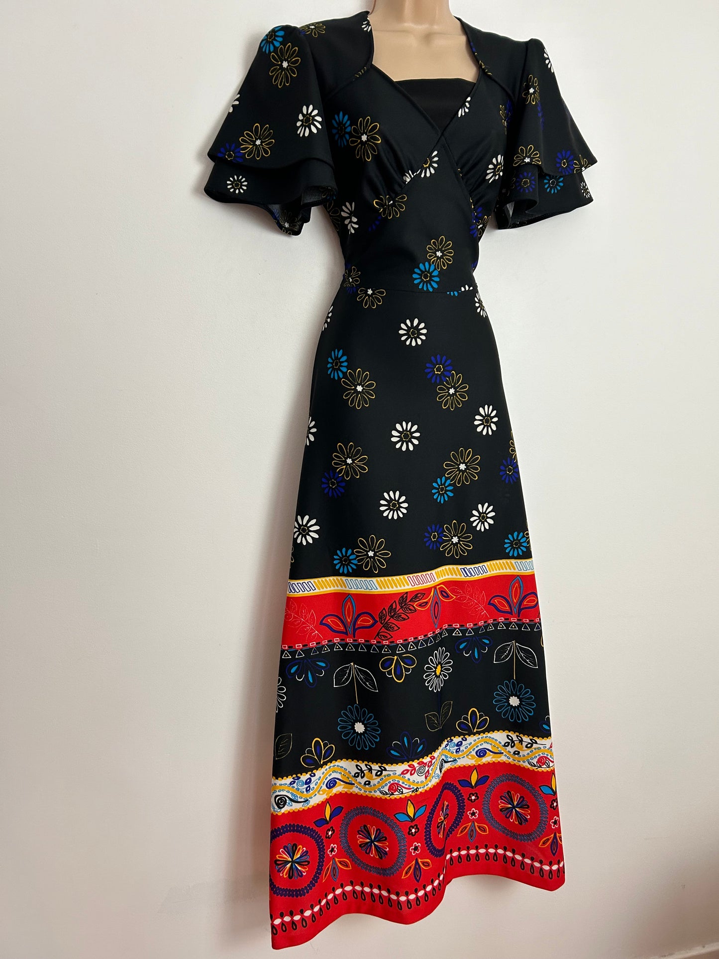 Vintage 1970s UK Size 10 Black White Yellow Blue & Red Floral Print Short Sleeve Tie Back Maxi Dress