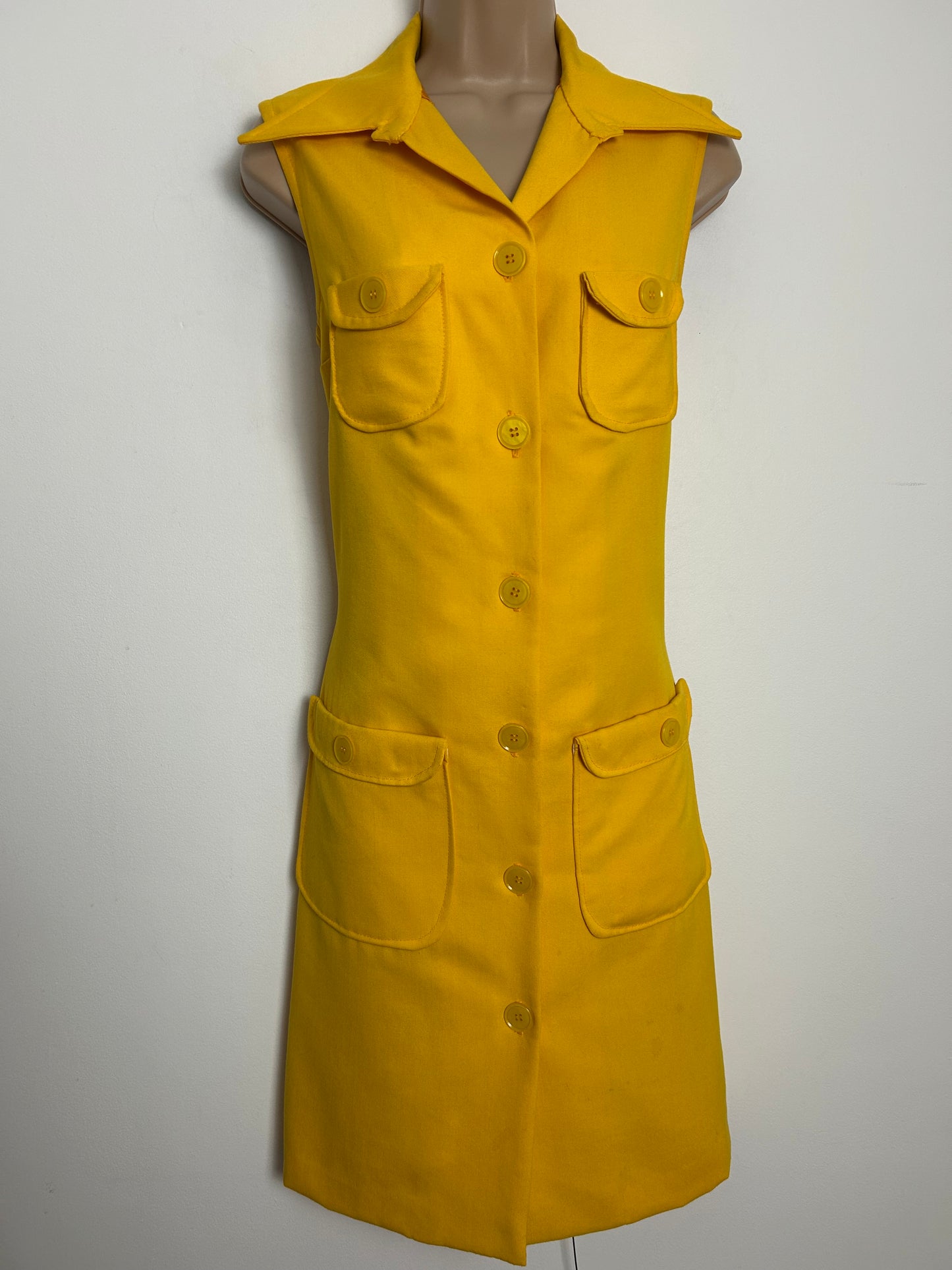 Vintage 1970s Size 8-10 Mustard Yellow Dagger Collar Sleeveless Pocket Detail Mod Shift Dress