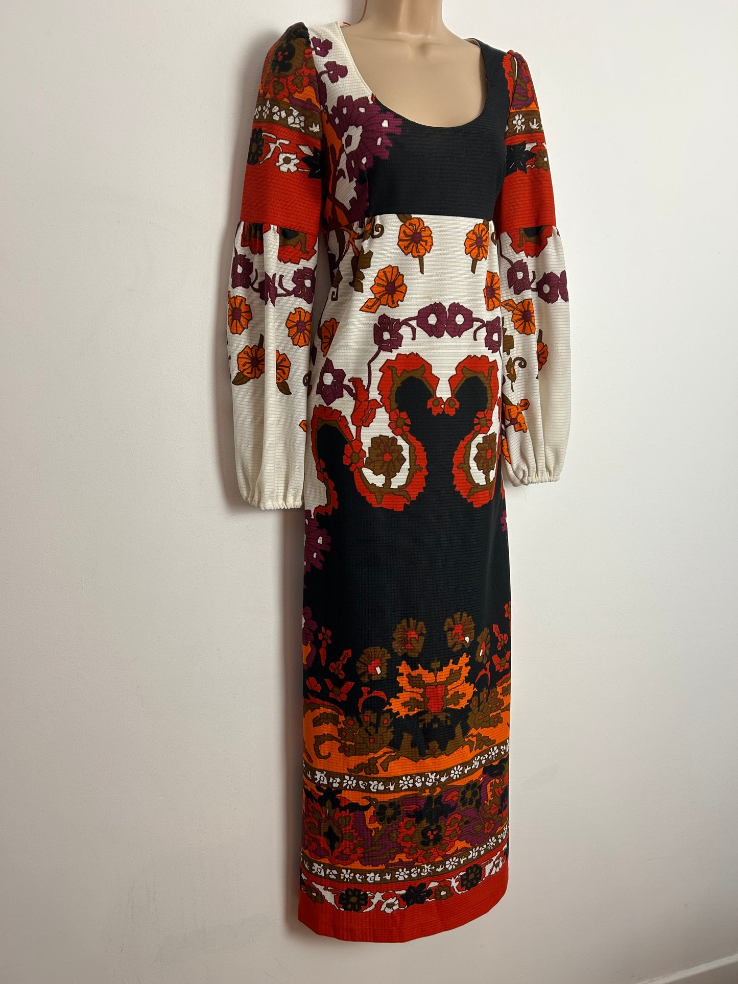 Vintage 1970s RICHARD SHOPS UK Size 8 White Dark Red Orange & Brown Abstract Floral Print Long Sleeve Maxi Dress
