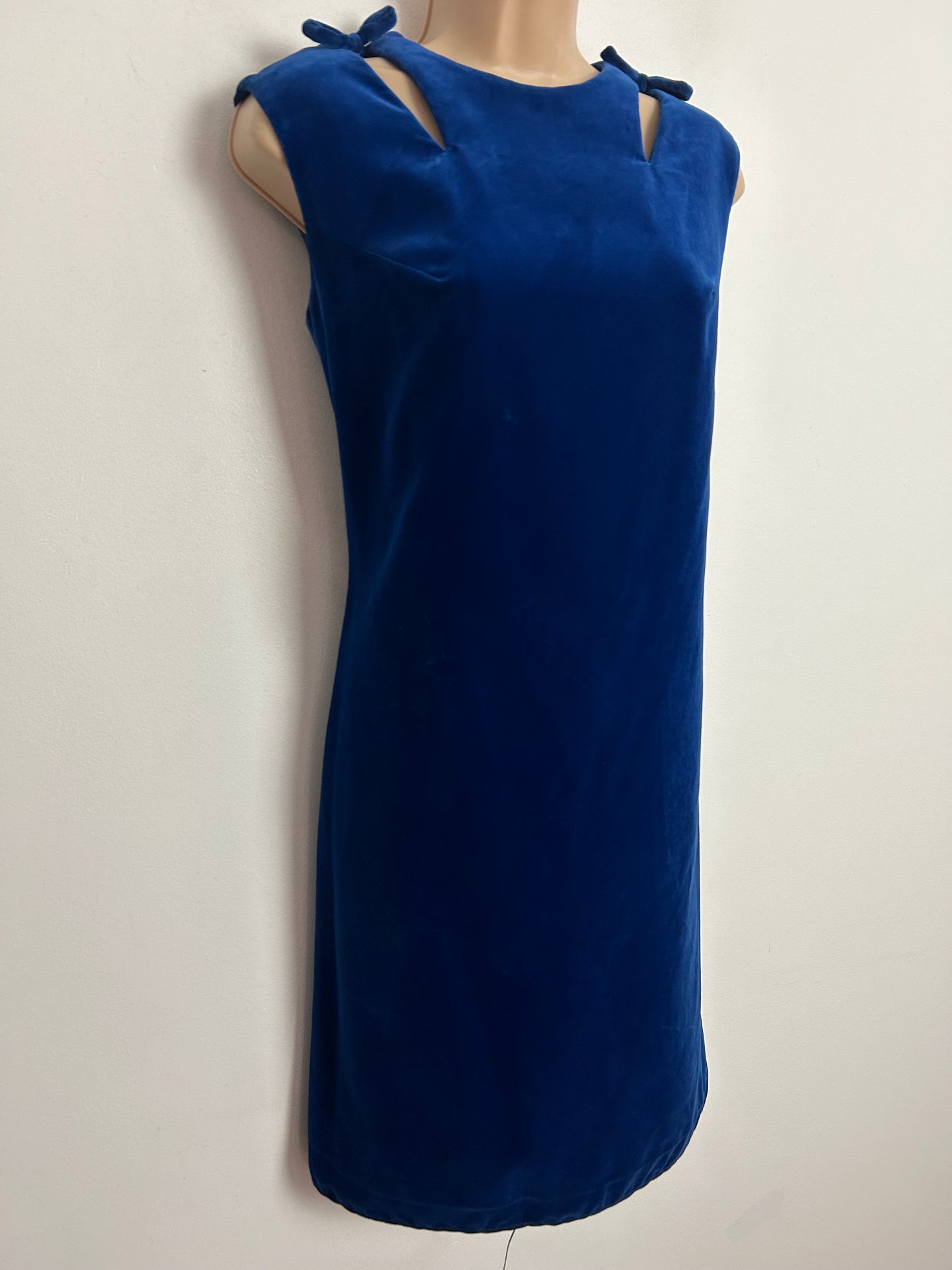 Vintage 1960s UK Size 8-10 Blue Velvet Sleeveless Cut Out Shoulder & Bow Detail Shift Mod Dress