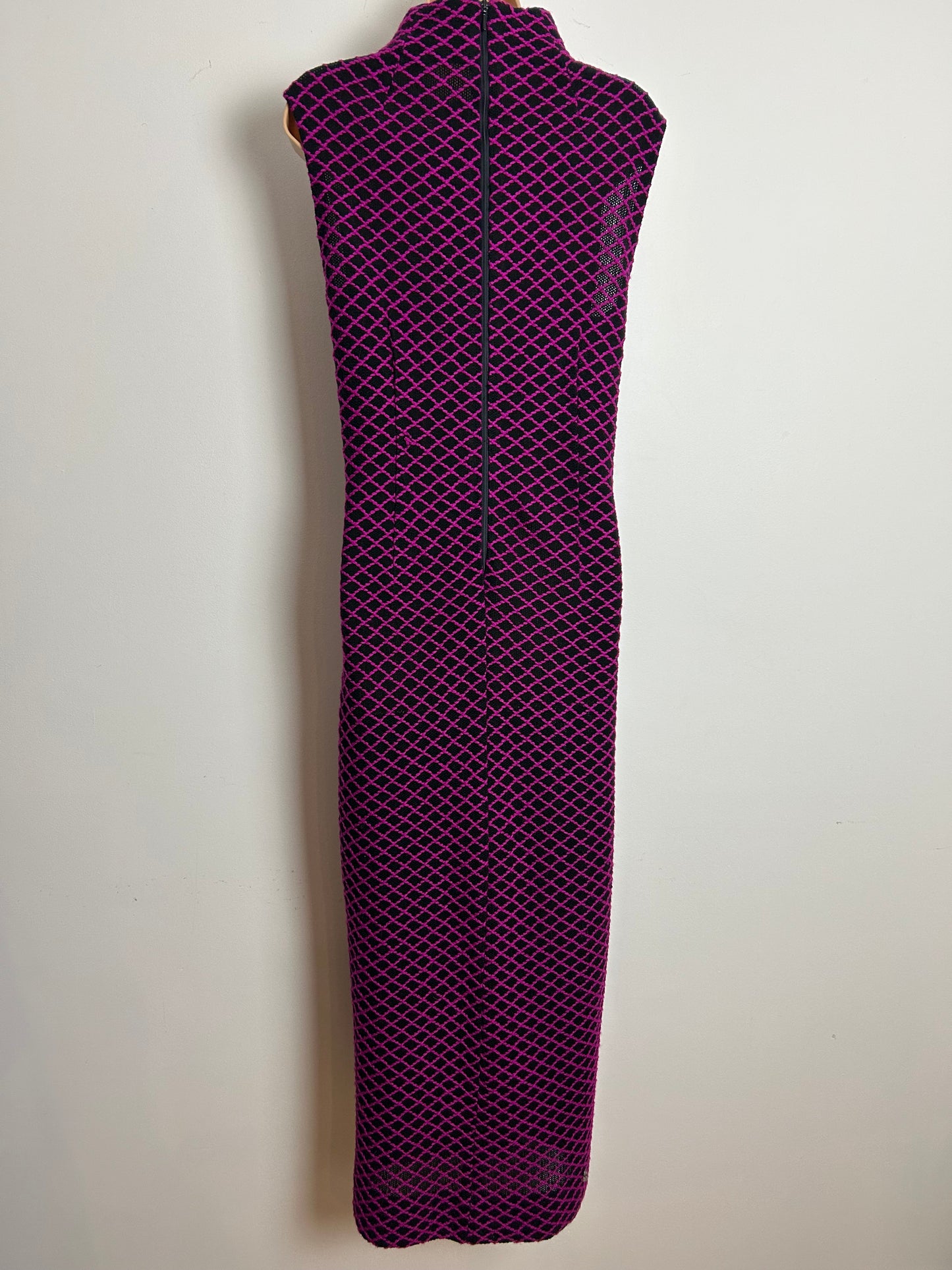 Vintage 1970s Size 12 Black & Dark Pink Diamond Grid Pattern Knitted Jersey Sleeveless Maxi Dress