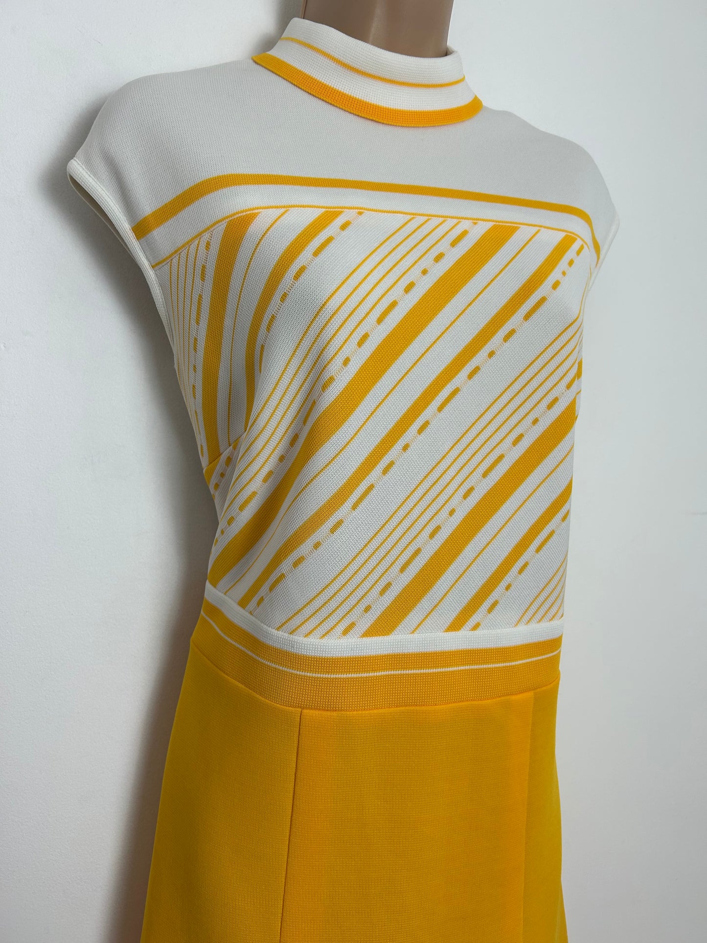 Vintage 1960s Size 14 Yellow & White Stripe Print Sleeveless Mod Scooter Shift Dress