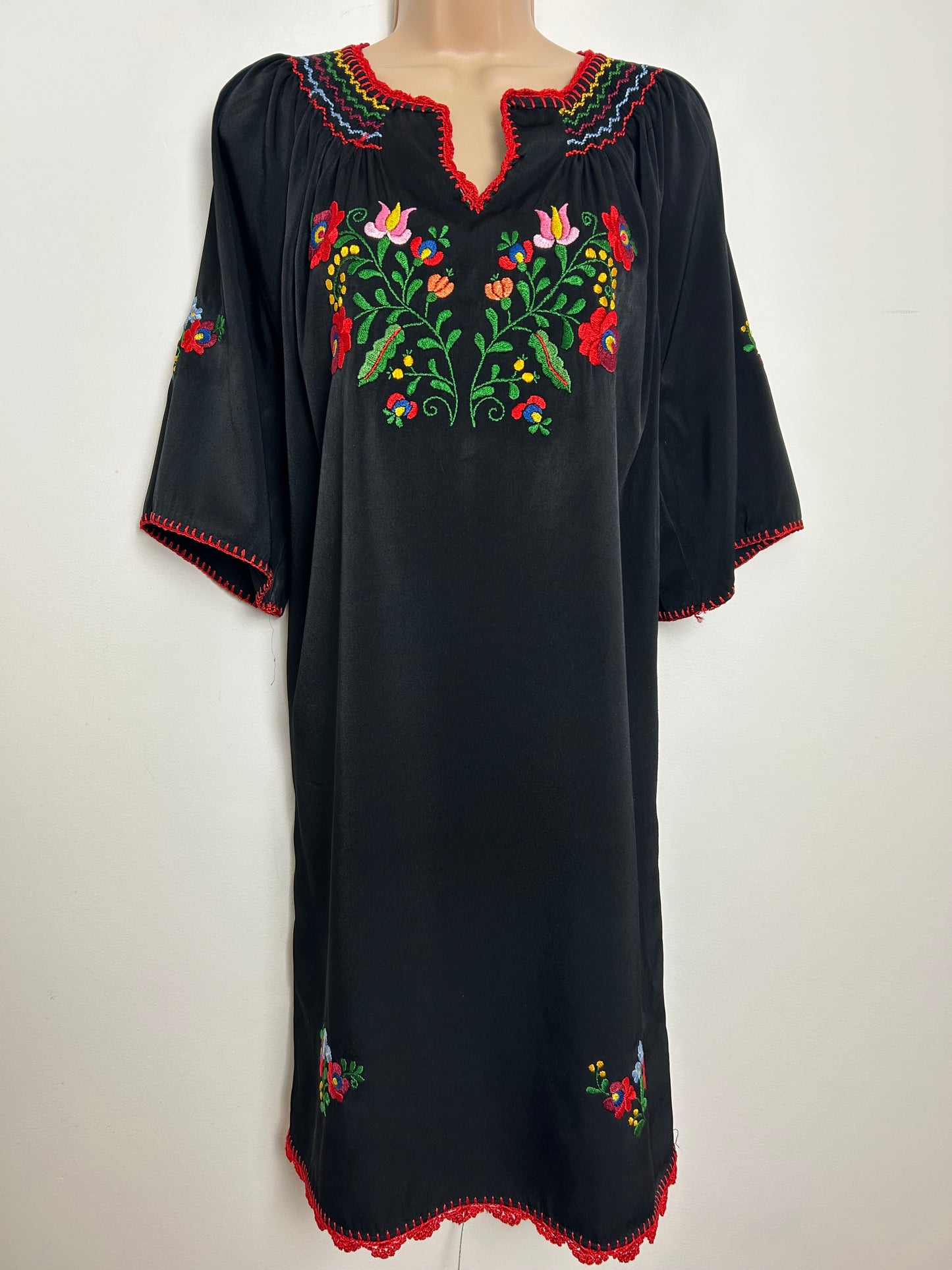 Vintage MEXICAN Up To Size 12/14 Black Embroidered Floral Detail Notch Neck Kaftan Dress