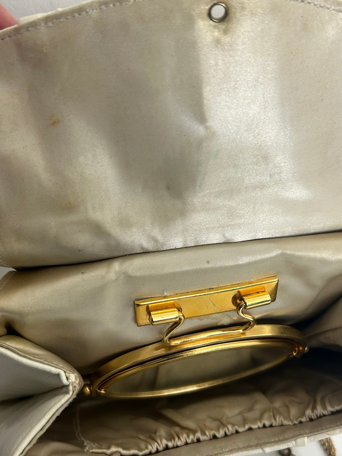 Vintage RARE 1950s Ivory Leather Beautiful Shape Handbag With Chain Strap & Hinged Mirror