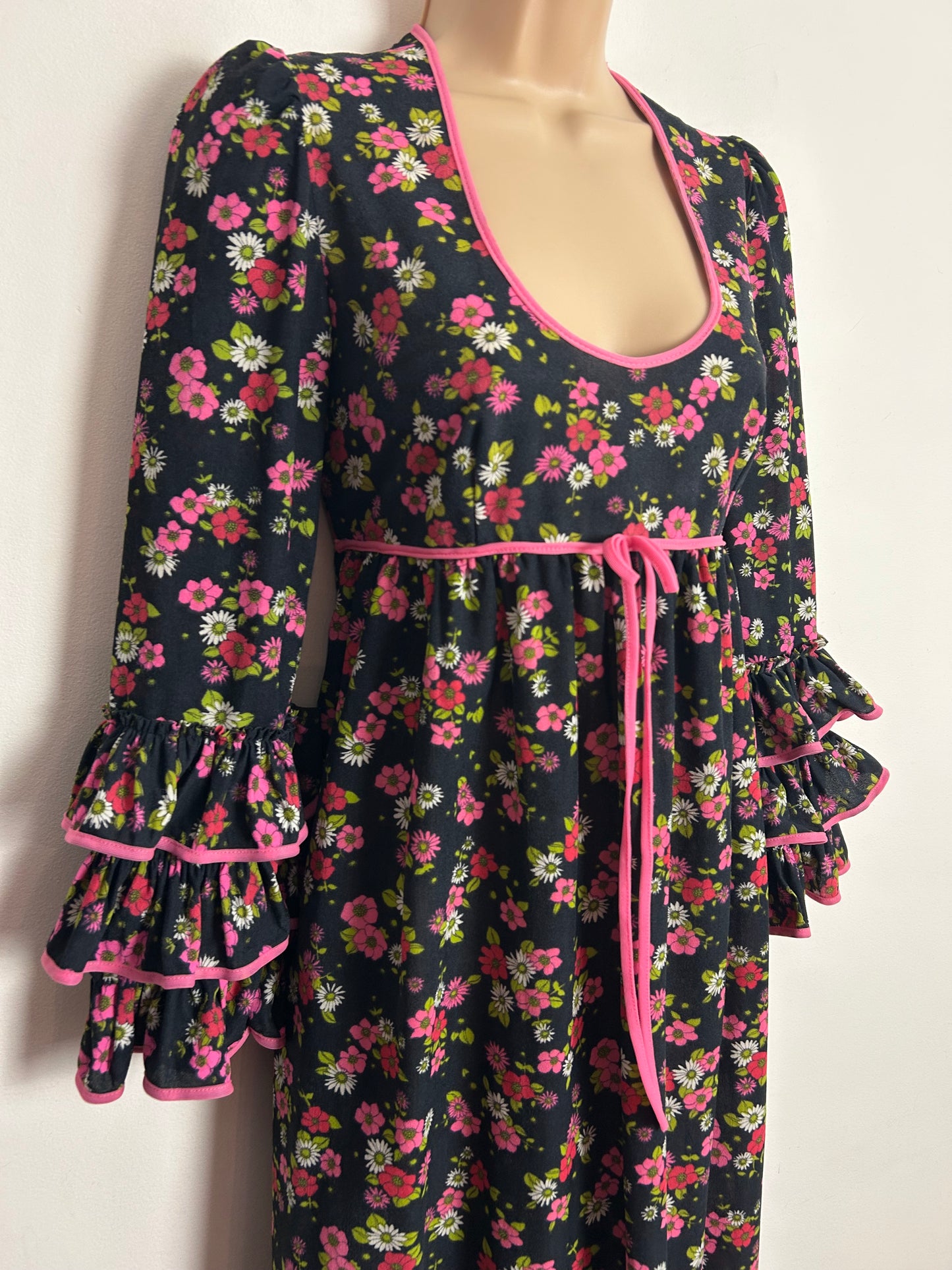 Vintage 1970s UK Size 10 Black & Pink Floral Print Long Sleeve Boho Maxi Dress