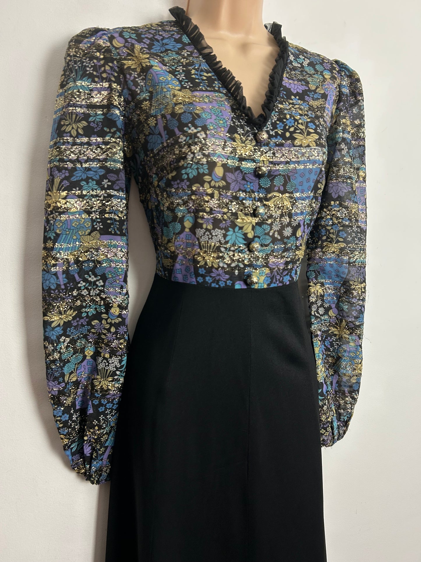 Vintage 1970s DL BARRON UK Size 8 Black Blue Purple & Gold Lurex Courtier Novelty Print Evening Maxi Dress