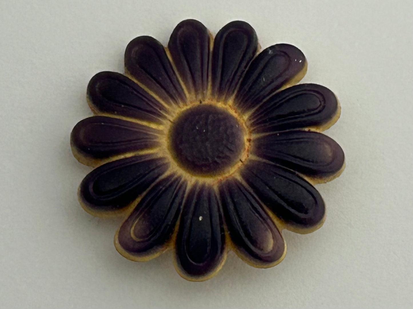 Vintage 1950s Cute Plum Purple Plastic Flower Pin Brooch