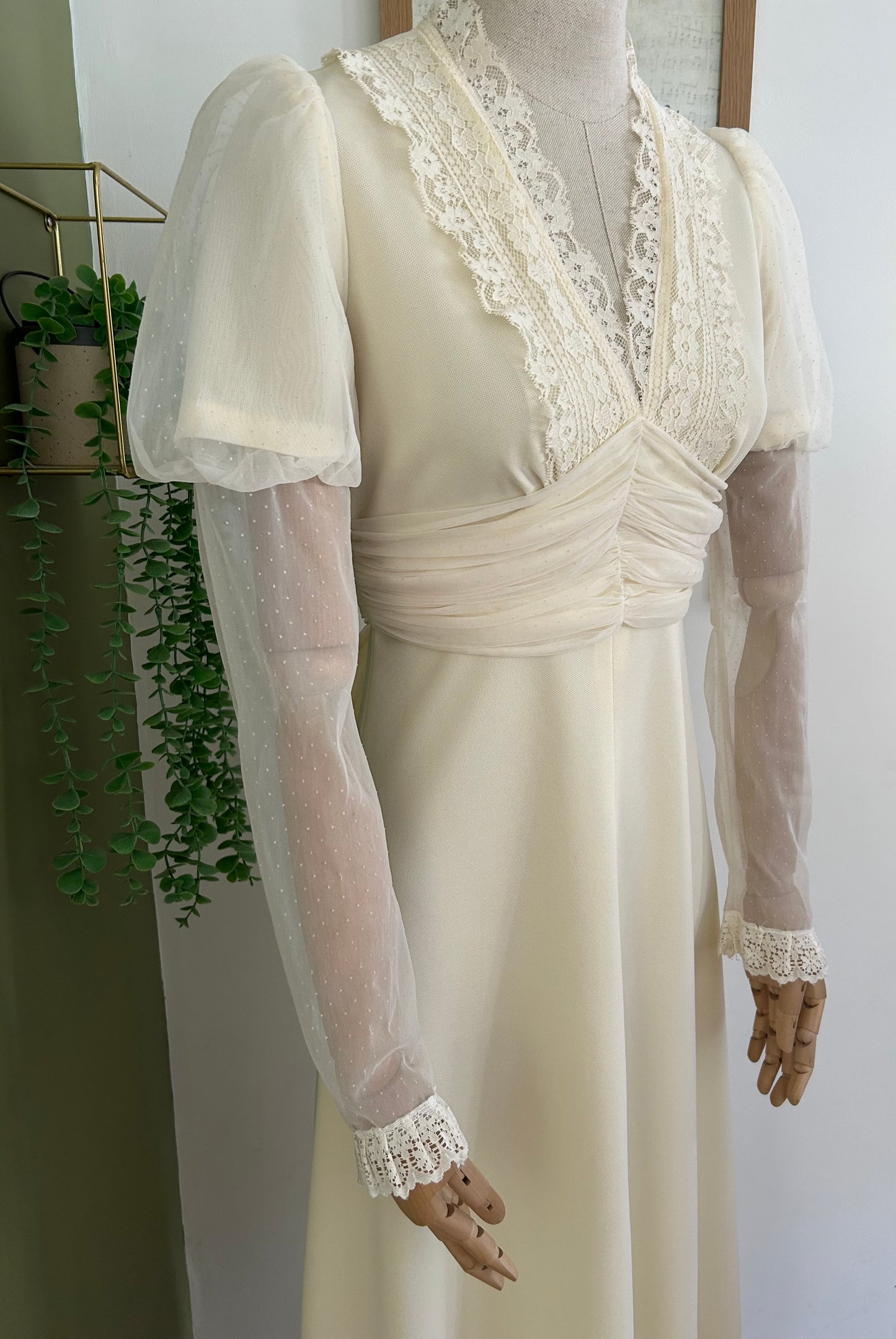 Vintage 1970s Size 8 Cream Juliet Sleeve Lace Trim Prairie Boho Occasion/Wedding Maxi Dress