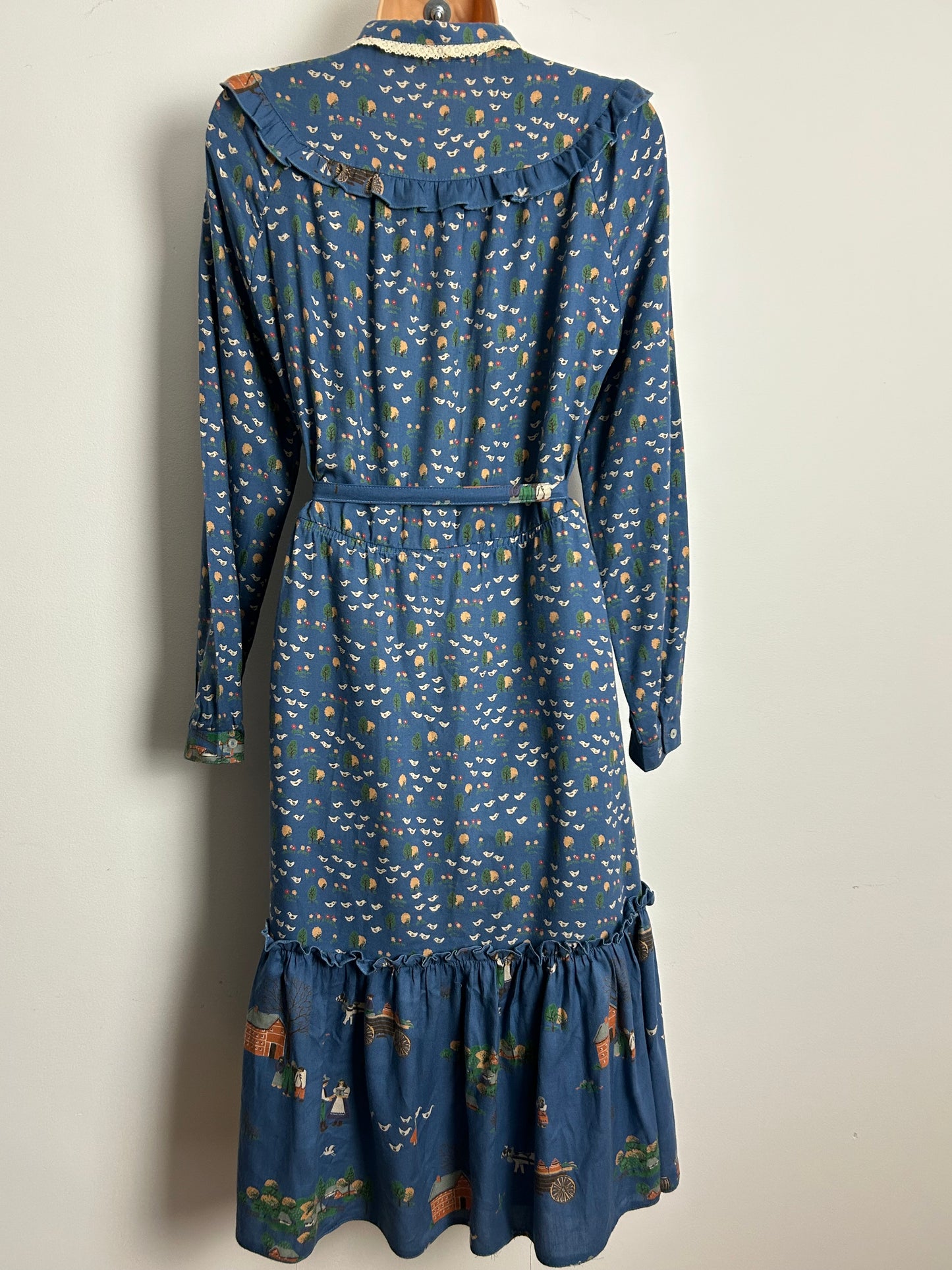 Vintage 1970s Size 12 Blue Duck & Farmyard Countryside Novelty Print Cotton Mix Prairie Belted Day Dress