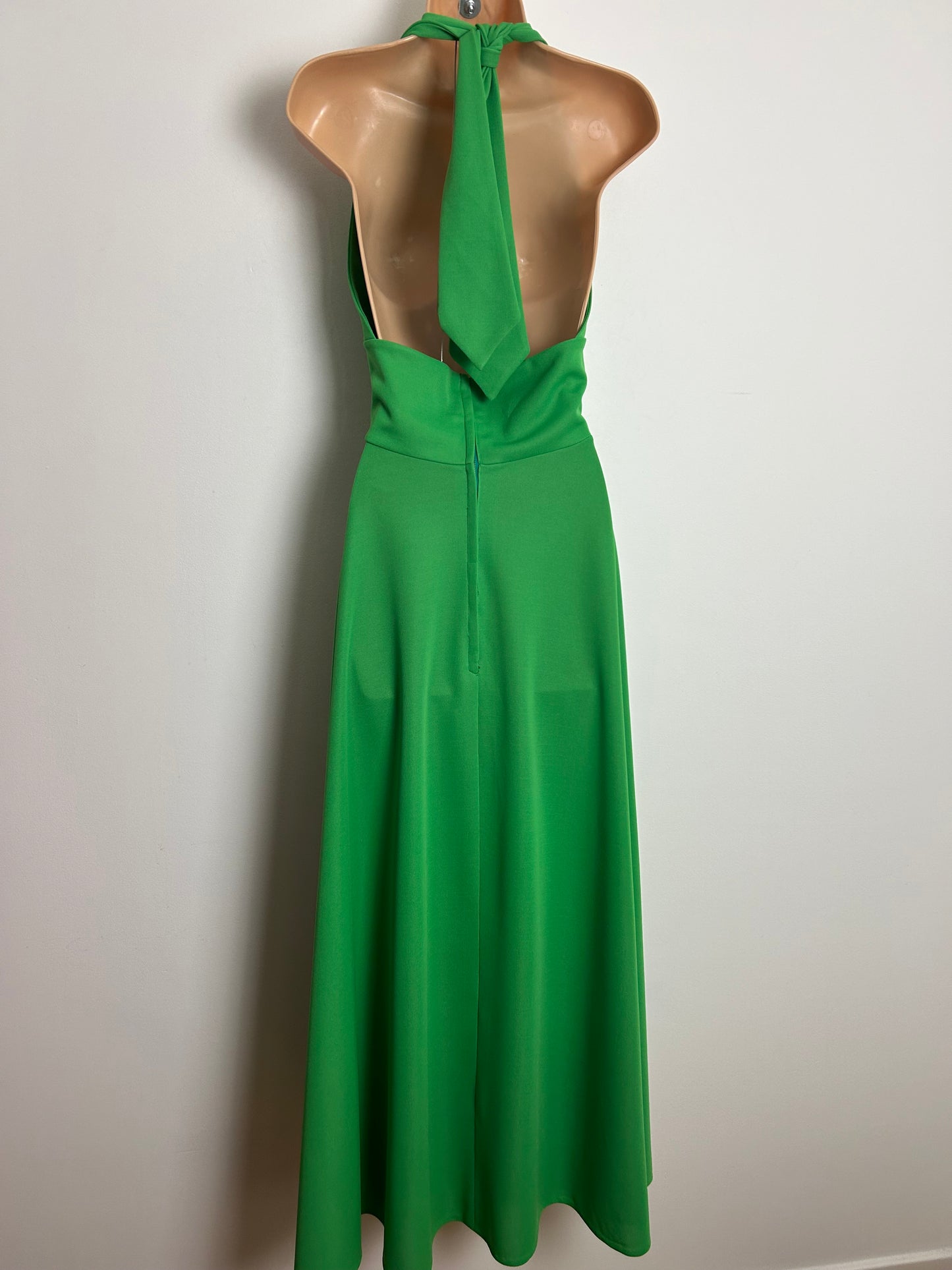 Vintage 1970s Size 6 Green Halter Neck Open Back Summer Maxi Dress