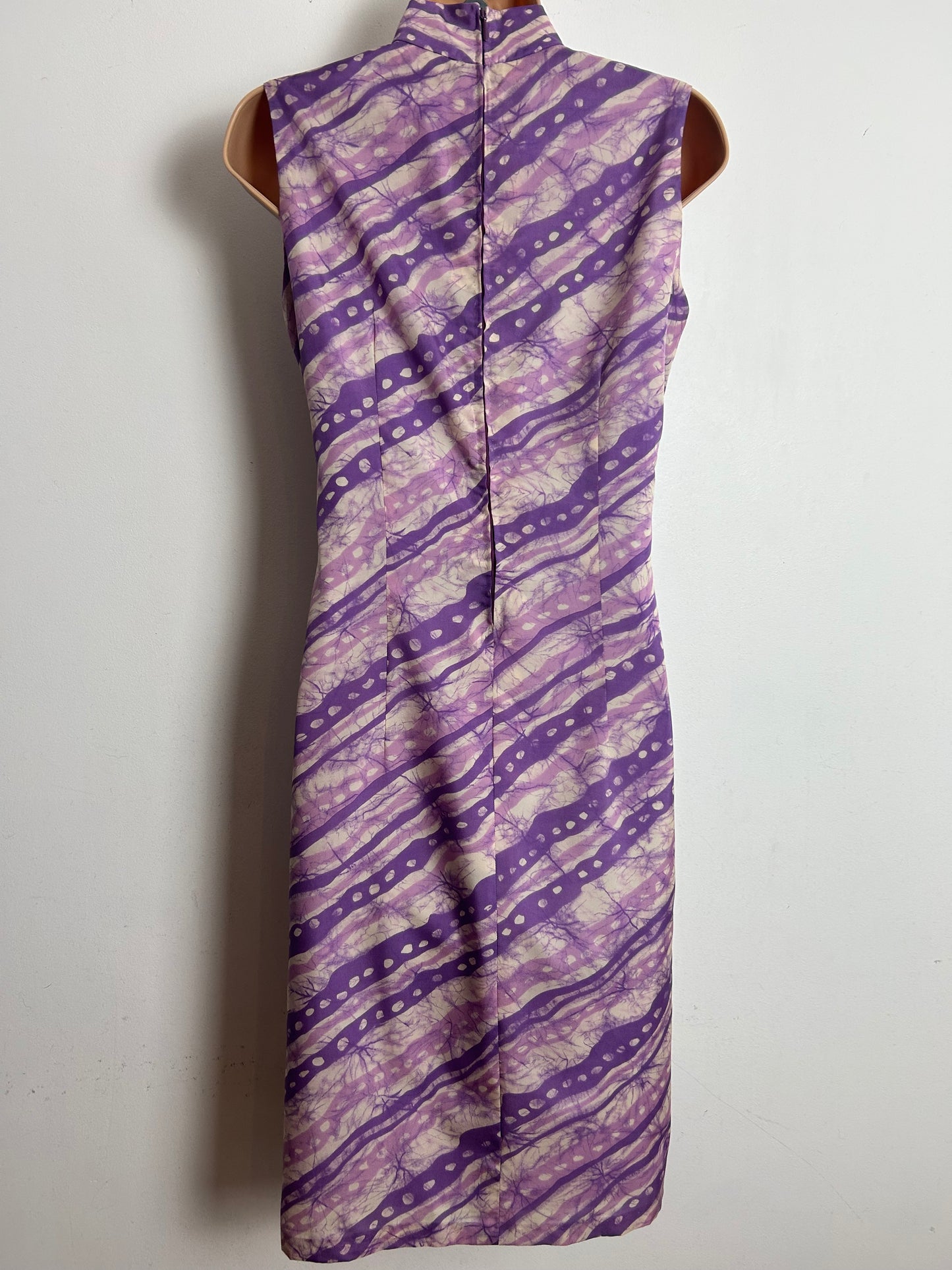 Vintage 1960s Size 10 Pink Tones Abstract Diagonal Stripe Print Sleeveless Mod Shift Dress