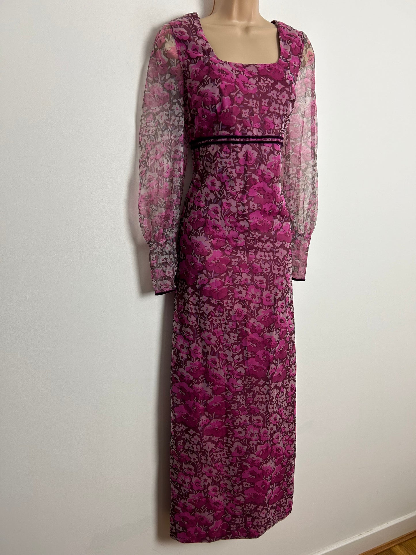 Vintage 1970s UK Size 8 Plum & Pink Tones Floral Print Long Sleeve Boho Maxi Dress