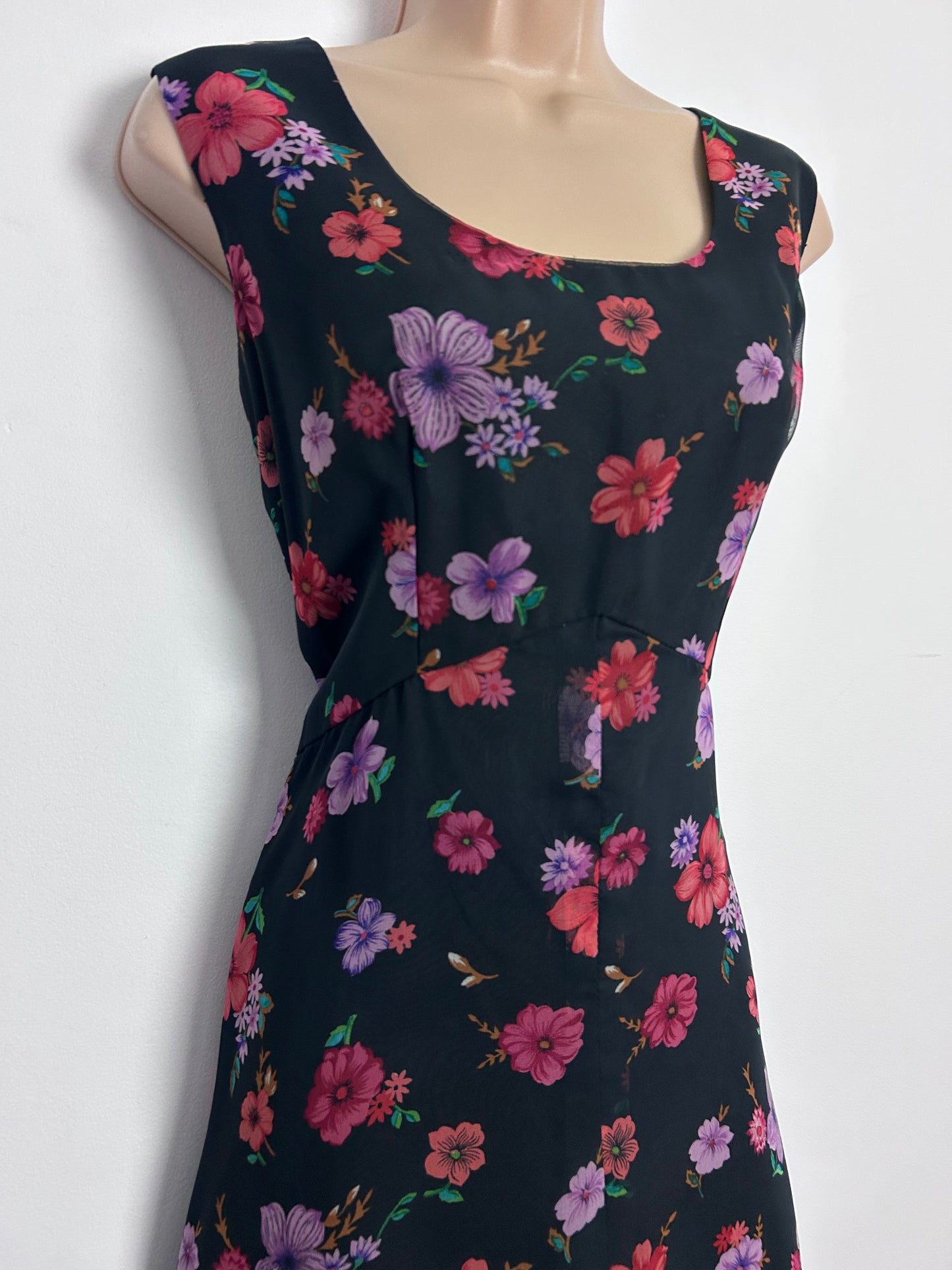 Vintage 1970s CALIFORINA "The Look You Love" UK Size 12 Pretty Black Dark Pink Coral & Lilac Floral Print Chiffon Dress
