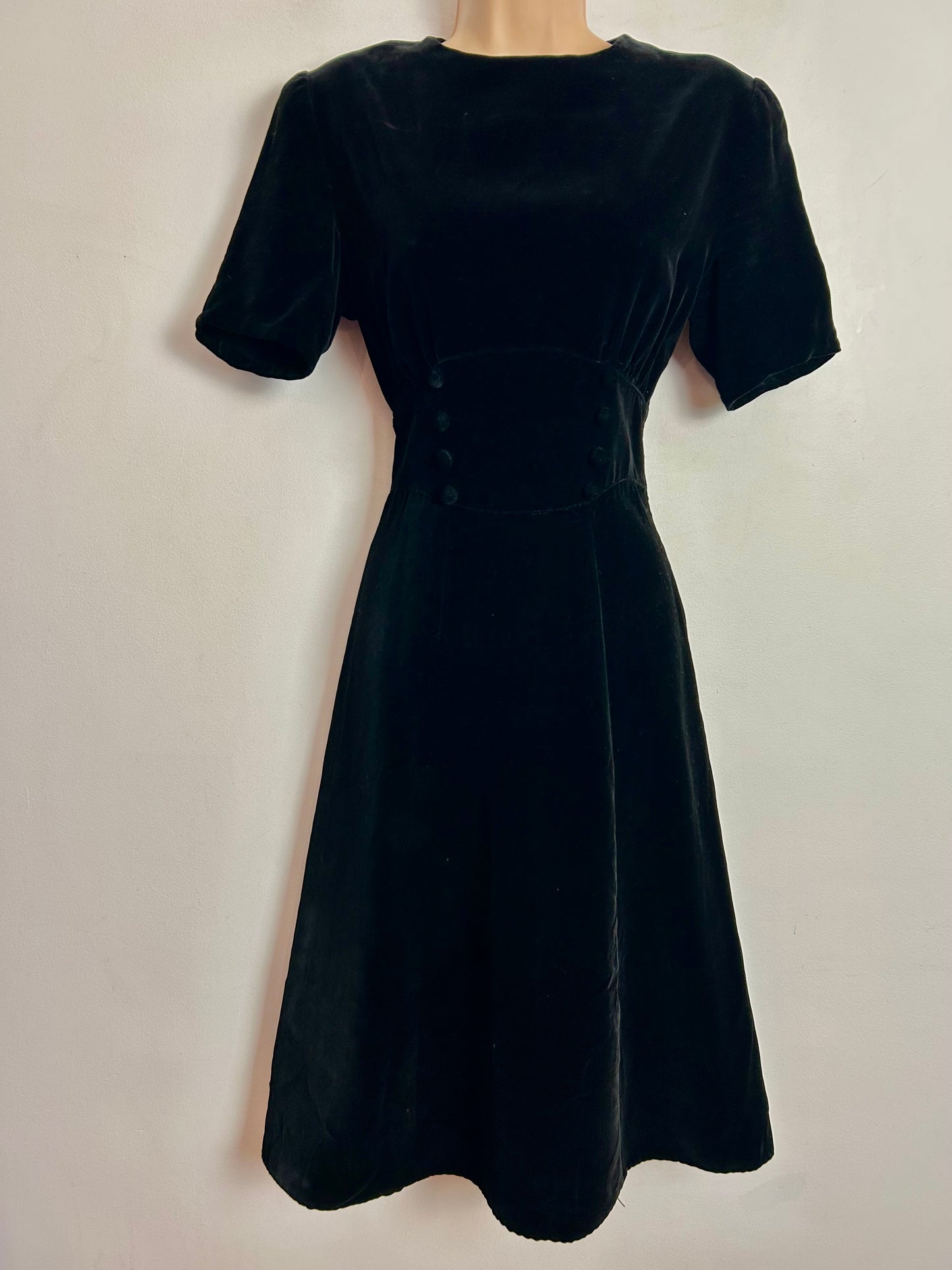 Vintage 1950s UK Size 8 Black Velvet Short Sleeve Xmas Party Mod Dress