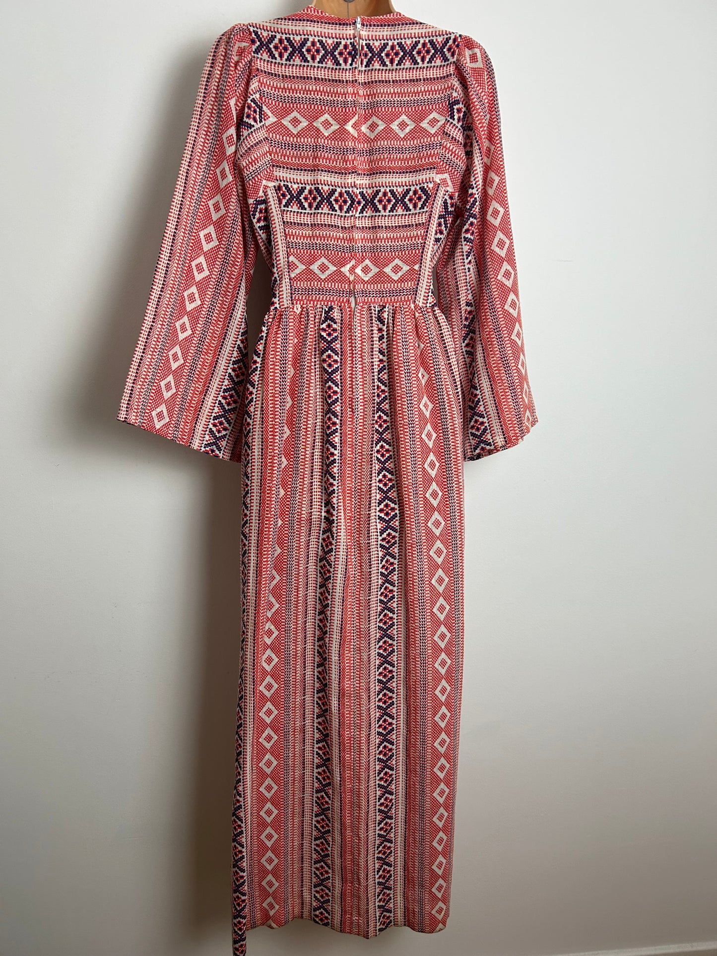 Vintage 1970s Size 8 Red White & Blue Abstract Print Cotton Mix Notch Neck Maxi Dress
