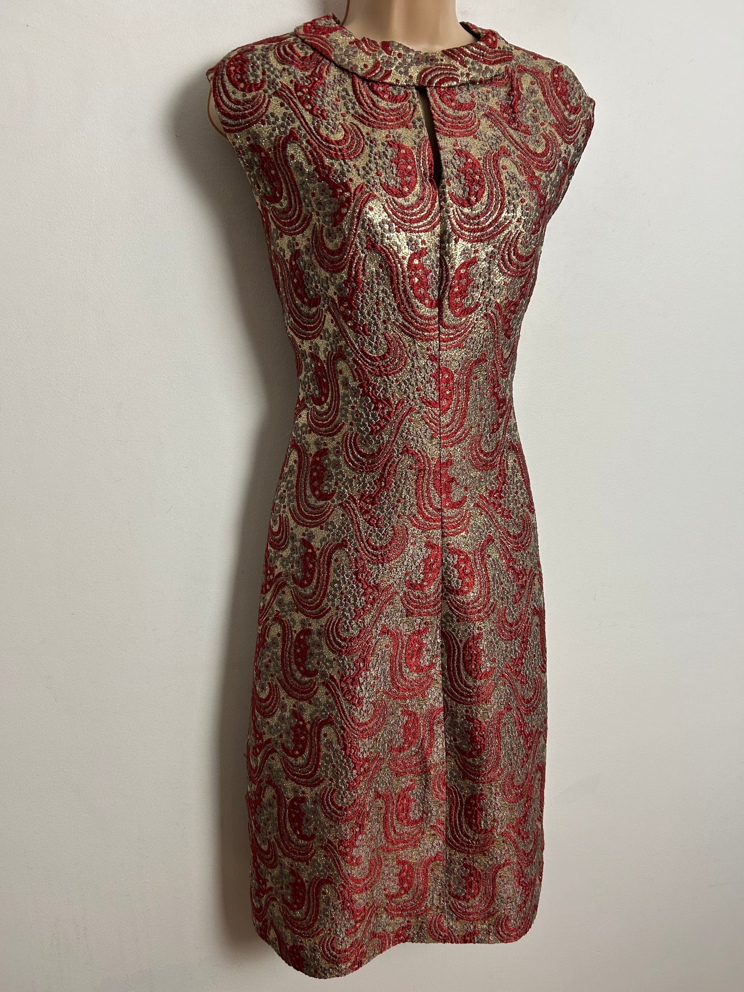 Vintage 1960s UK Size 14 Red & Gold Brocade Sleeveless Mod Xmas Party Shift Dress
