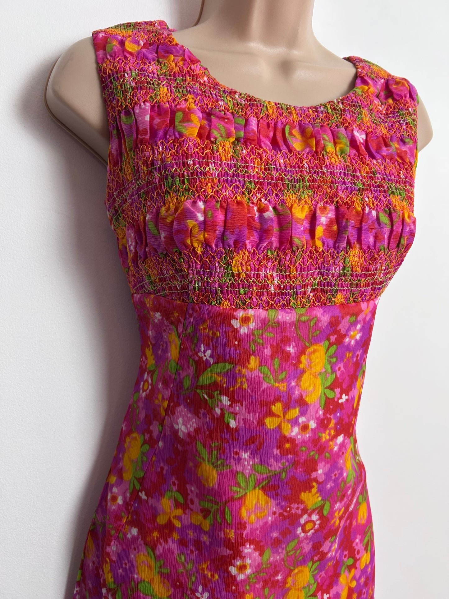 Vintage 1960s MA ROBE UK Size 8 Pink Orangey Yellow & Green Floral Print Shirred Bodice Mini Mod Dress