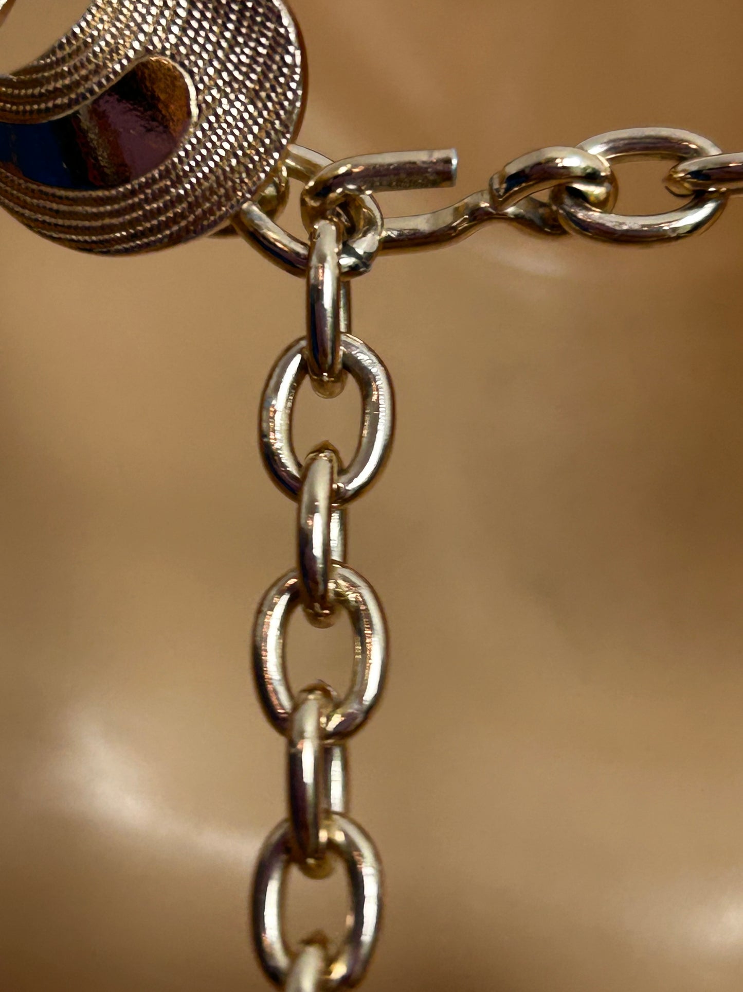 Vintage 1970s Beautiful Gold Tone Articulated Wave Shaped Necklace