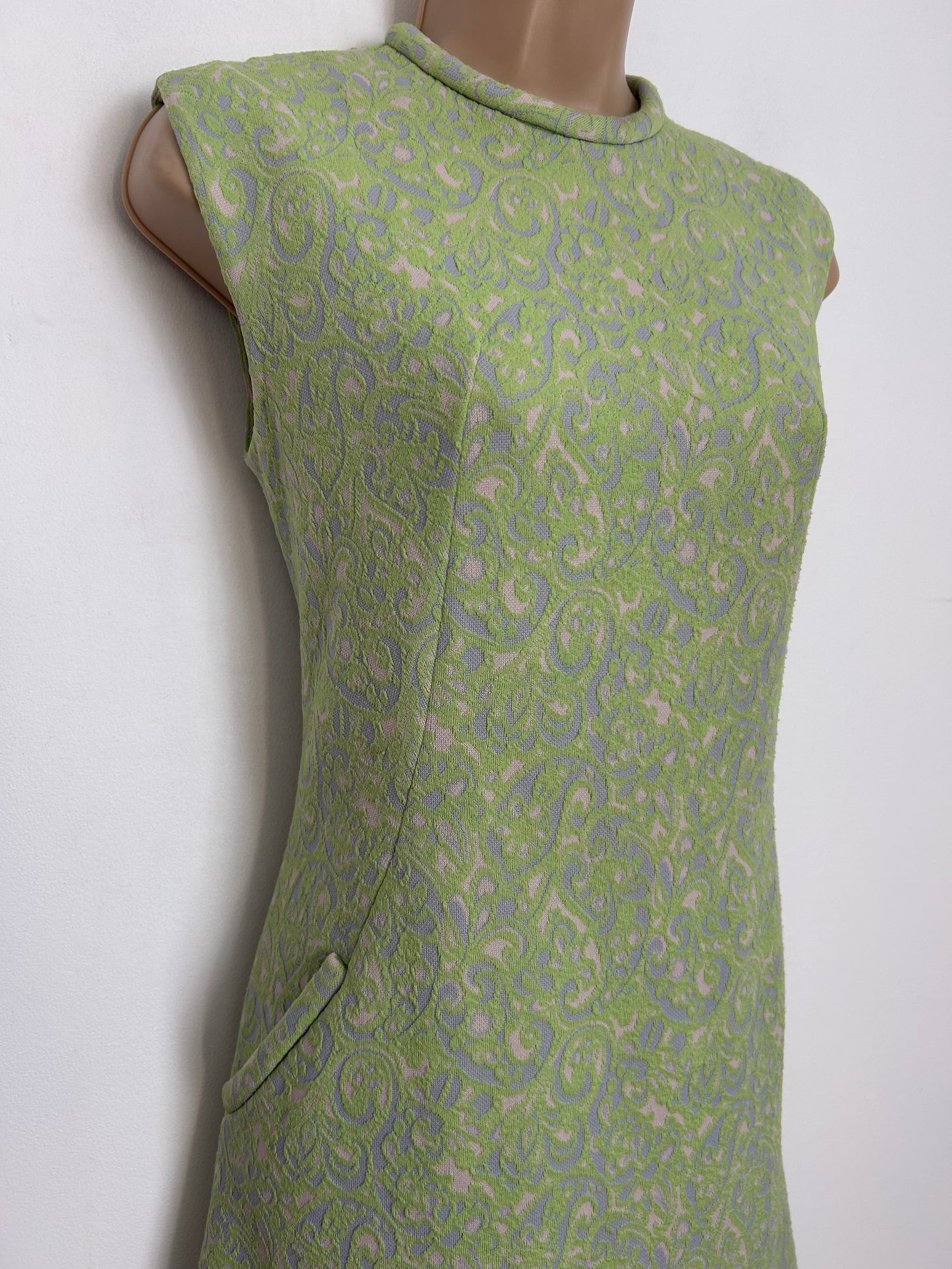 Vintage 1960s Size 8-10 Pale Green Lilac & Pink Crimplene Sleeveless Pocket Detail Mod Shift Dress