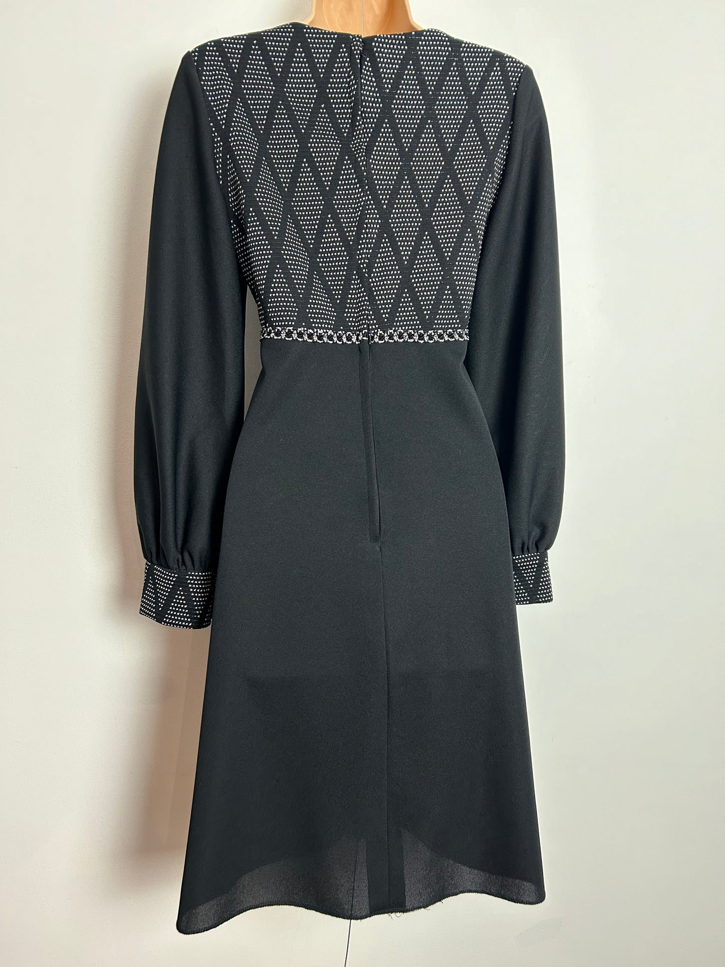 Vintage 1970s UK Size 10 Black & Sliver Lurex Long Sleeve Mod Party Occasion Dresss