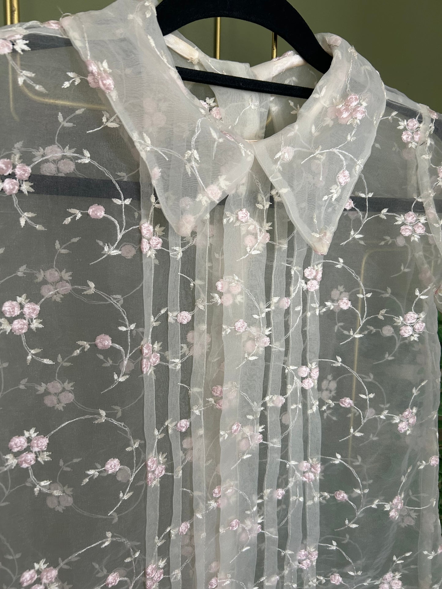 Vintage 1950s Size 8 Pretty Cream Organza Pink Floral Embroidered Button Back Blouse/Top