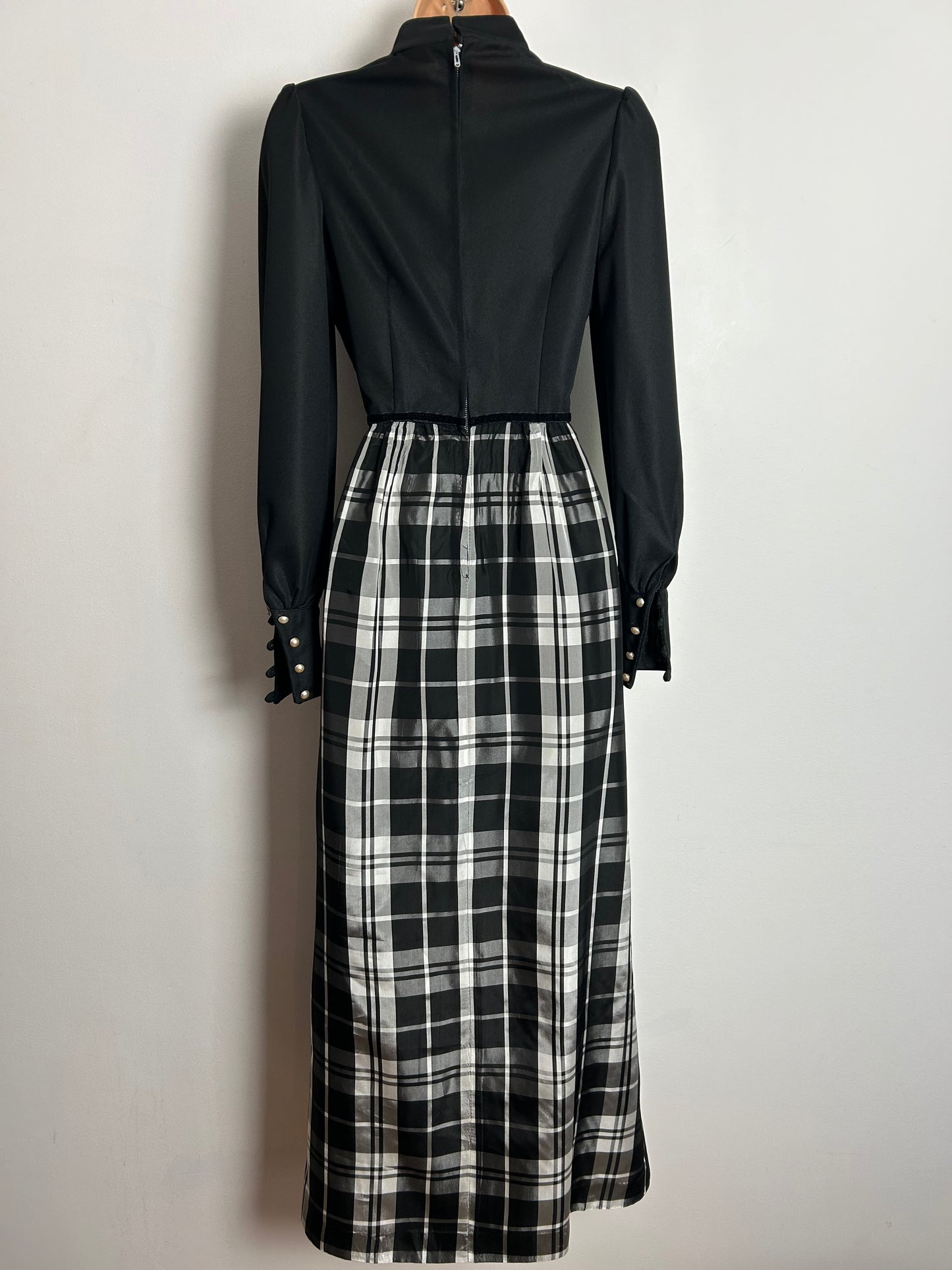 Vintage 1970s UK Size 6 Black White & Grey Check Print Long Sleeve Maxi Dress