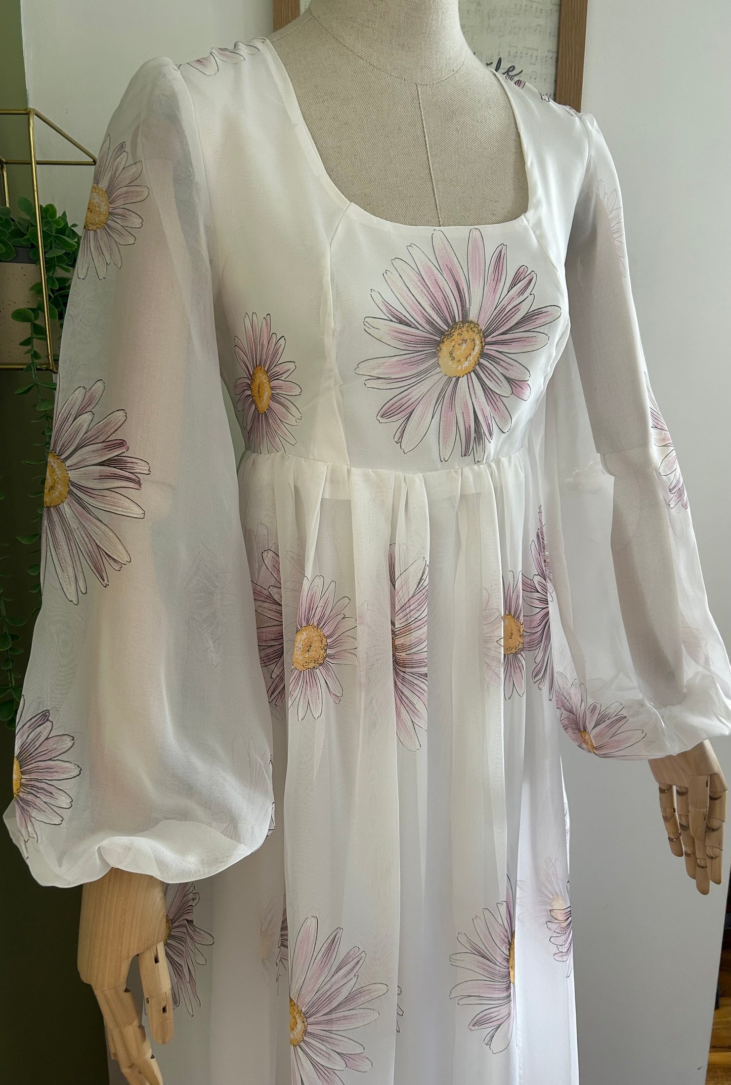 Vintage 1970s Size 10 White & Pink Floral Print Long Sleeve Chiffon Maxi Dress