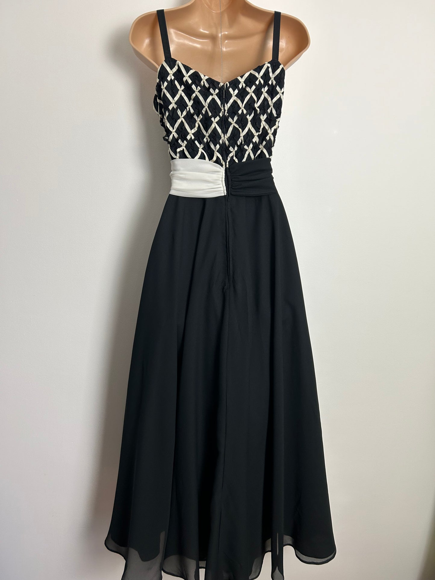 Vintage Early 1980s Size 10-12 Black & White Ribbon Lattice Detail Occasion Evening Gown