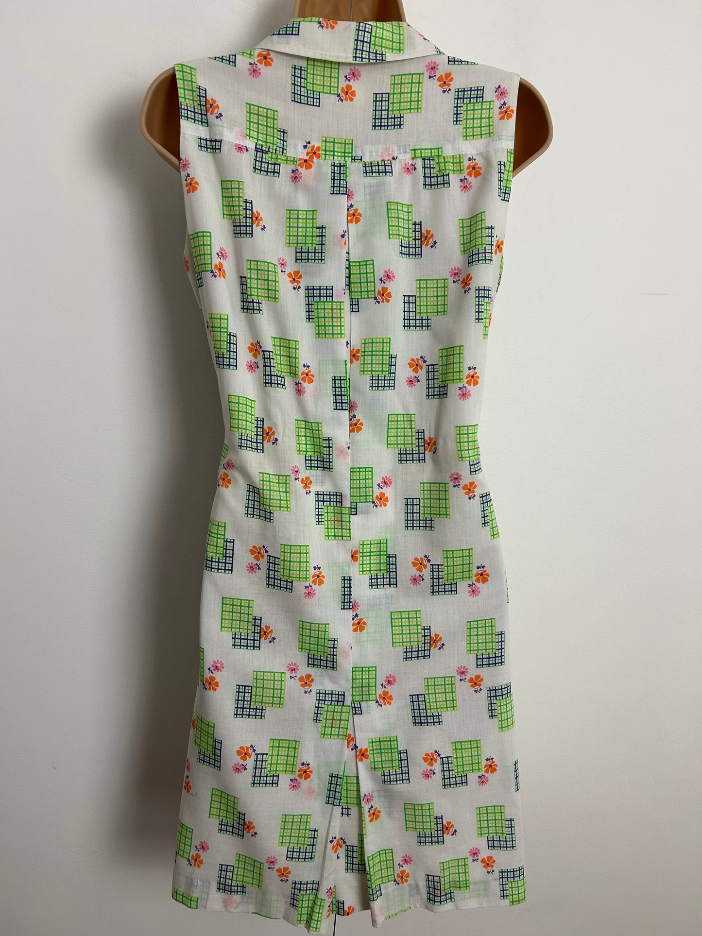 Vintage 1970s UK Size 12 White Green Orange & Pink Check & Floral Print Sleeveless Pleated Cotton Mix Summer Mod Dress