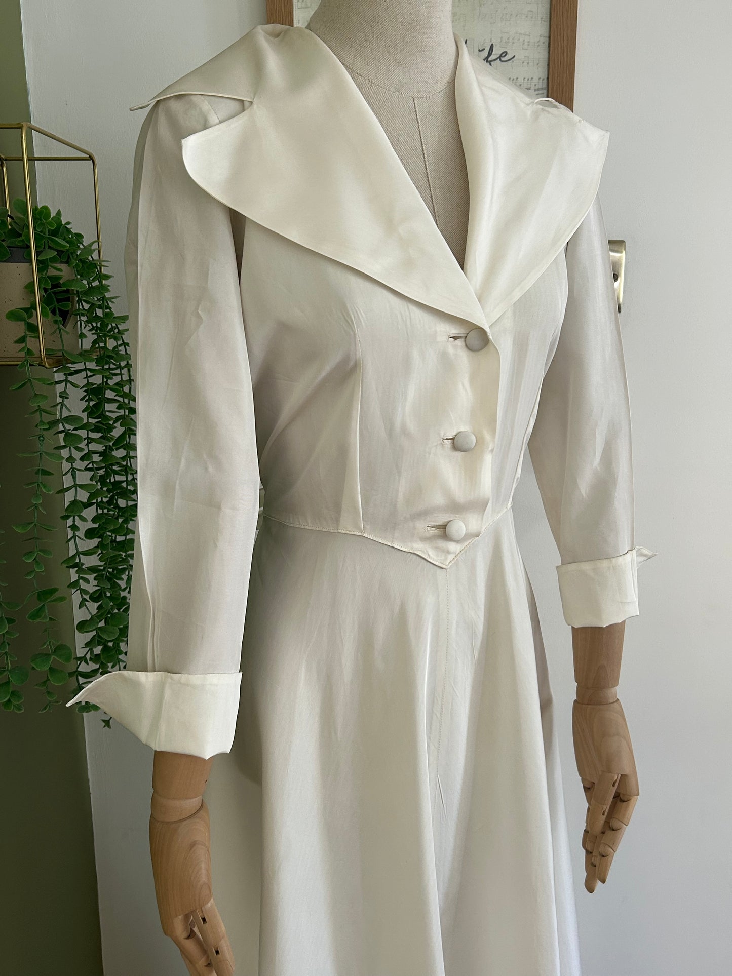 Vintage 1940s Size 14 Gorgeous Ivory Satin Shawl Collar Wedding/Occasion Maxi Dress