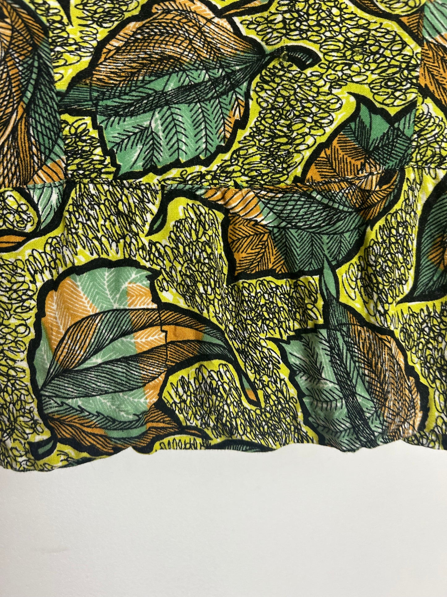 Vintage 1950s Size 14 Green & Brown Tones Leaf Print Sleeveless Collared Top