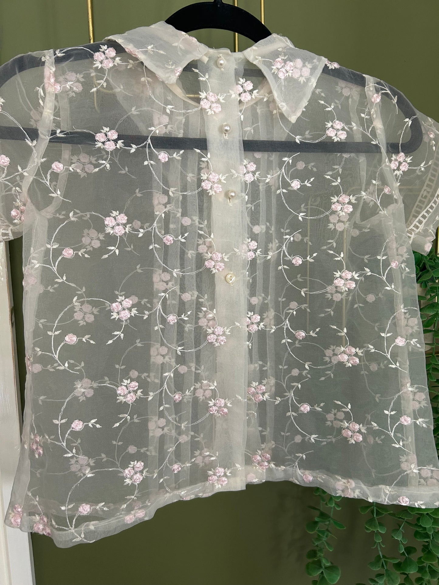 Vintage 1950s Size 8 Pretty Cream Organza Pink Floral Embroidered Button Back Blouse/Top