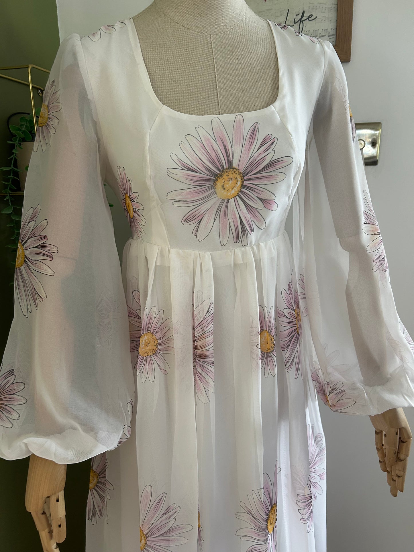 Vintage 1970s Size 10 White & Pink Floral Print Long Sleeve Chiffon Maxi Dress