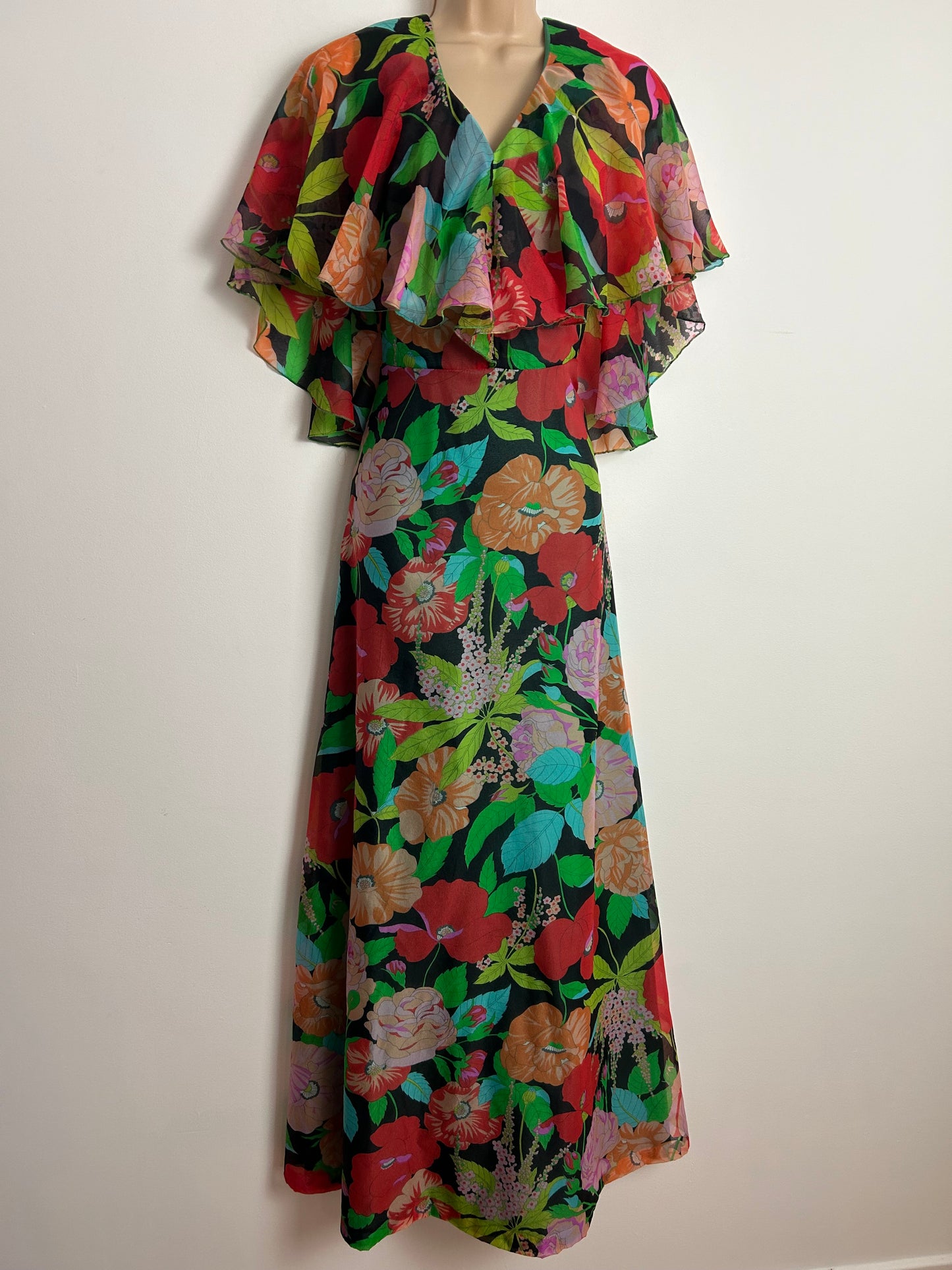 Vintage 1970s JOBI Size 6-8 Stunning Black Red & Green Bold Floral Print Cape Sleeve Boho Maxi Dress